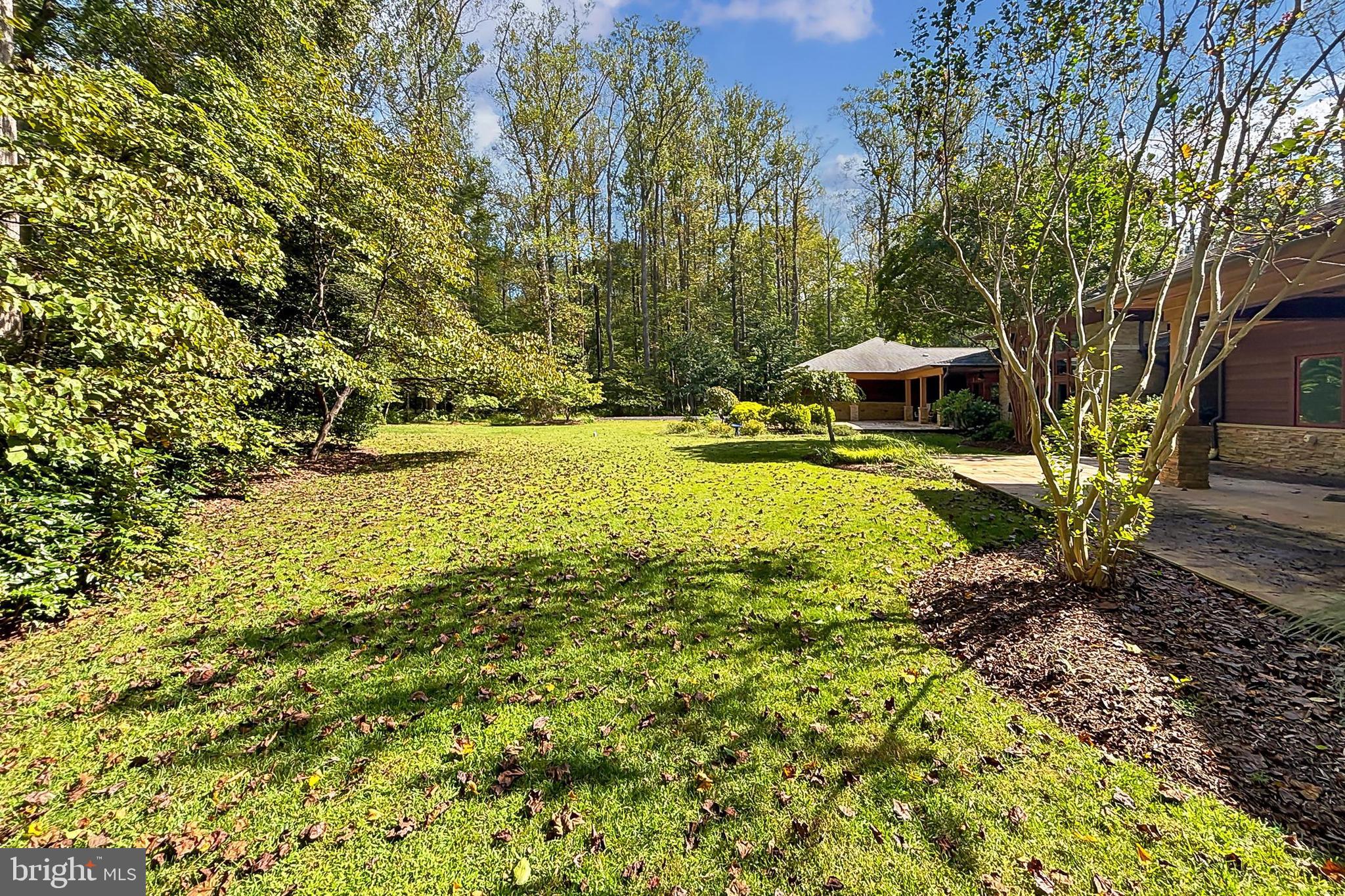 THE SINGING WOODS - Residential