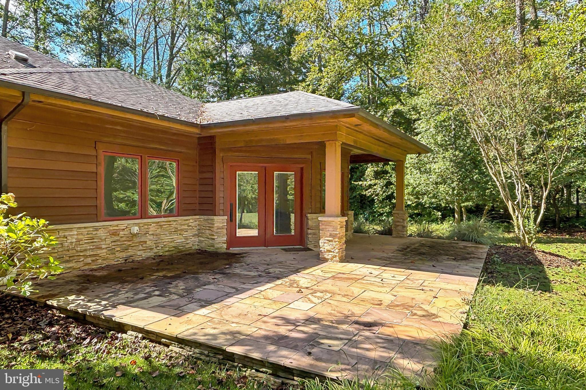 THE SINGING WOODS - Residential