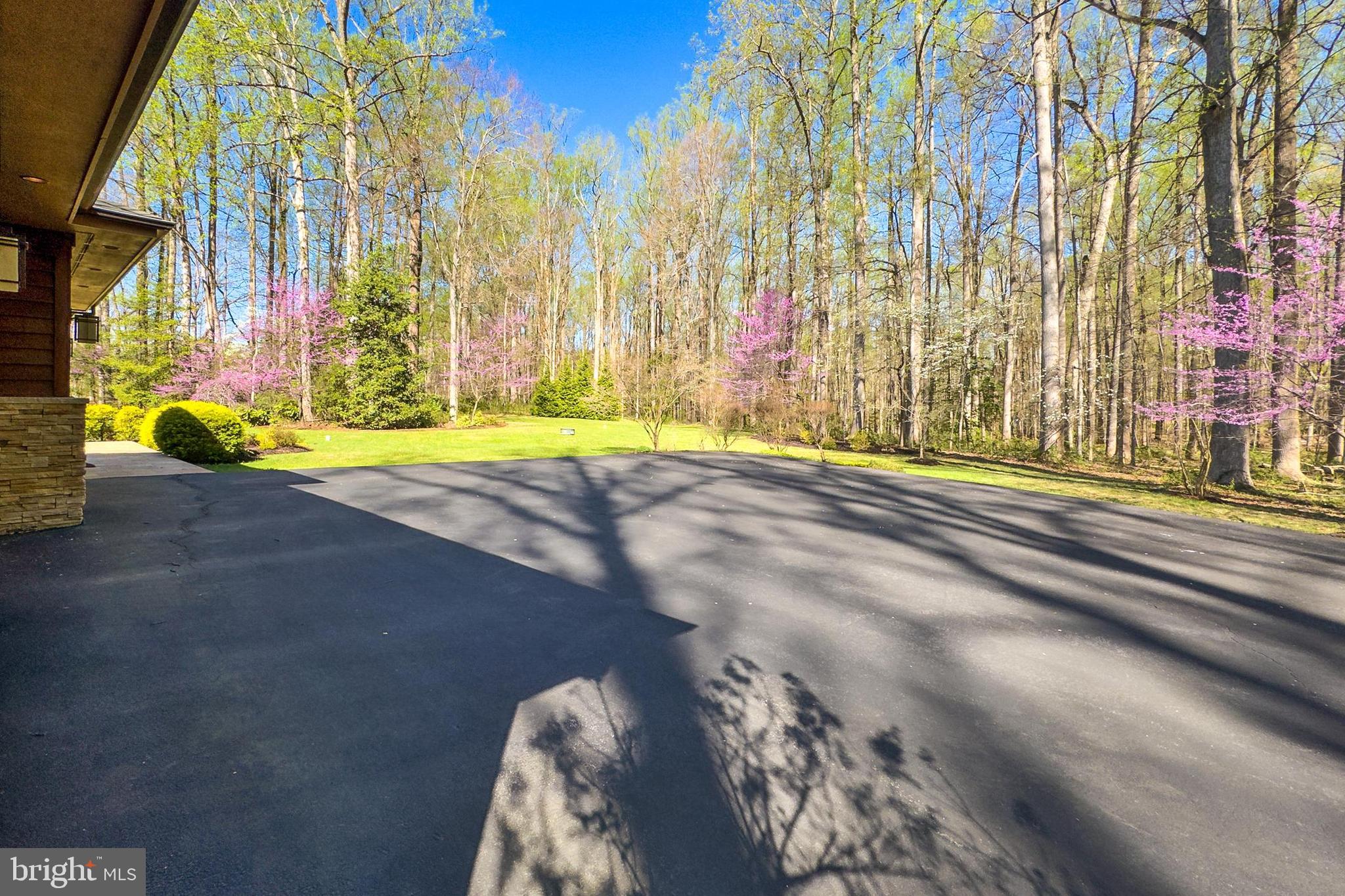 THE SINGING WOODS - Residential