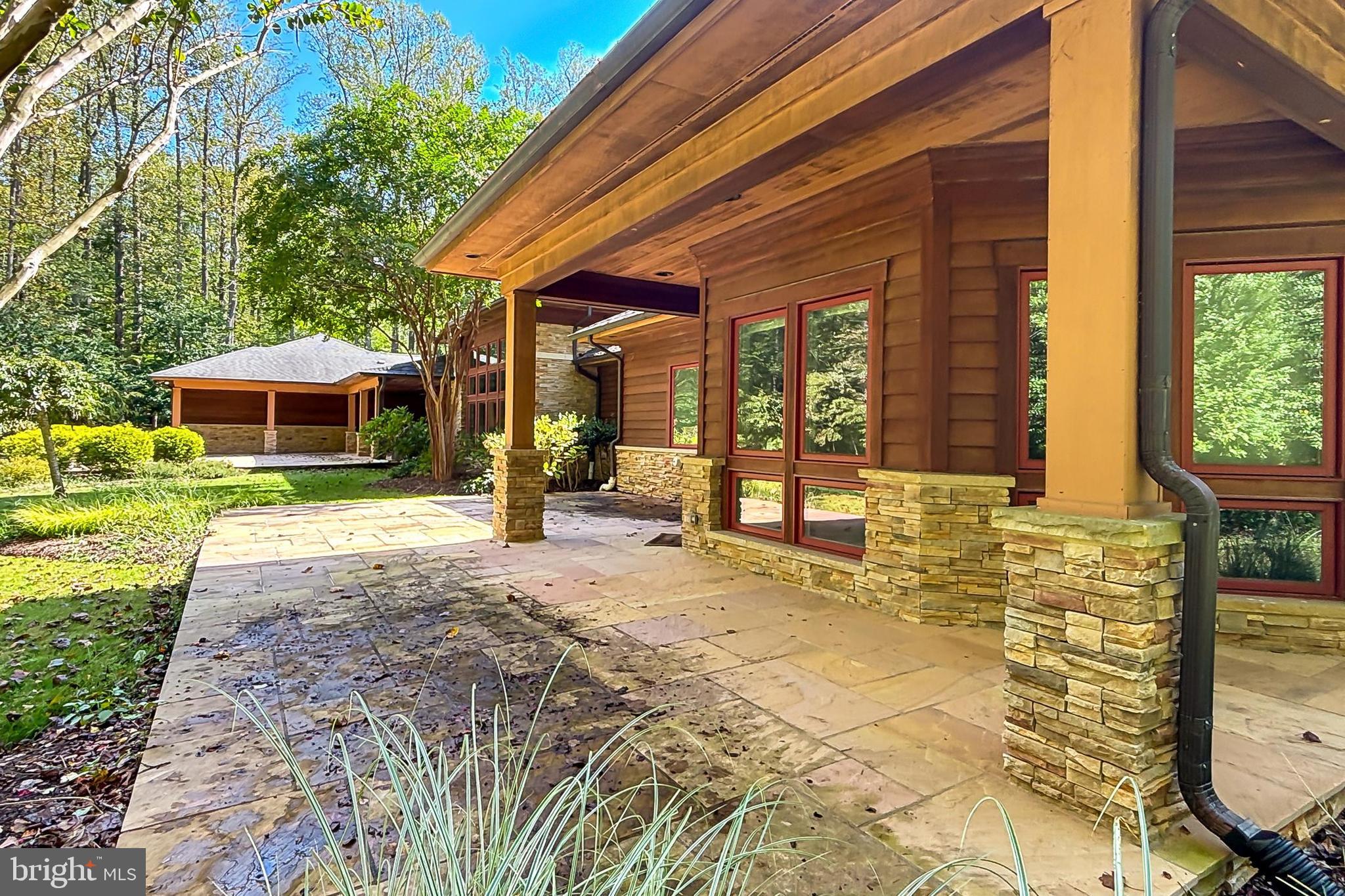 THE SINGING WOODS - Residential