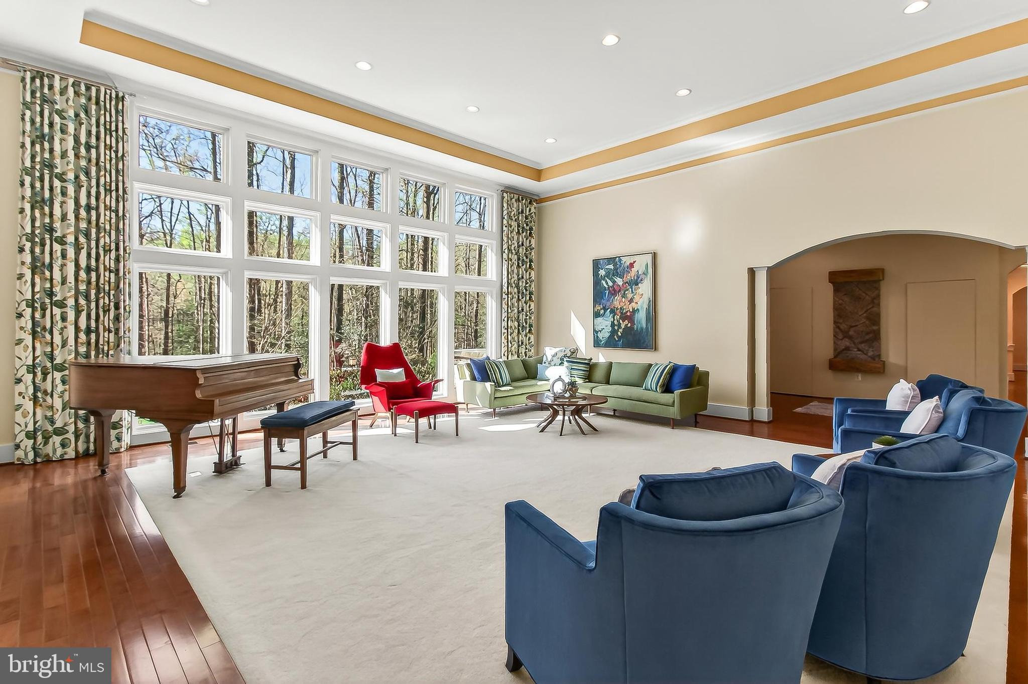 THE SINGING WOODS - Residential