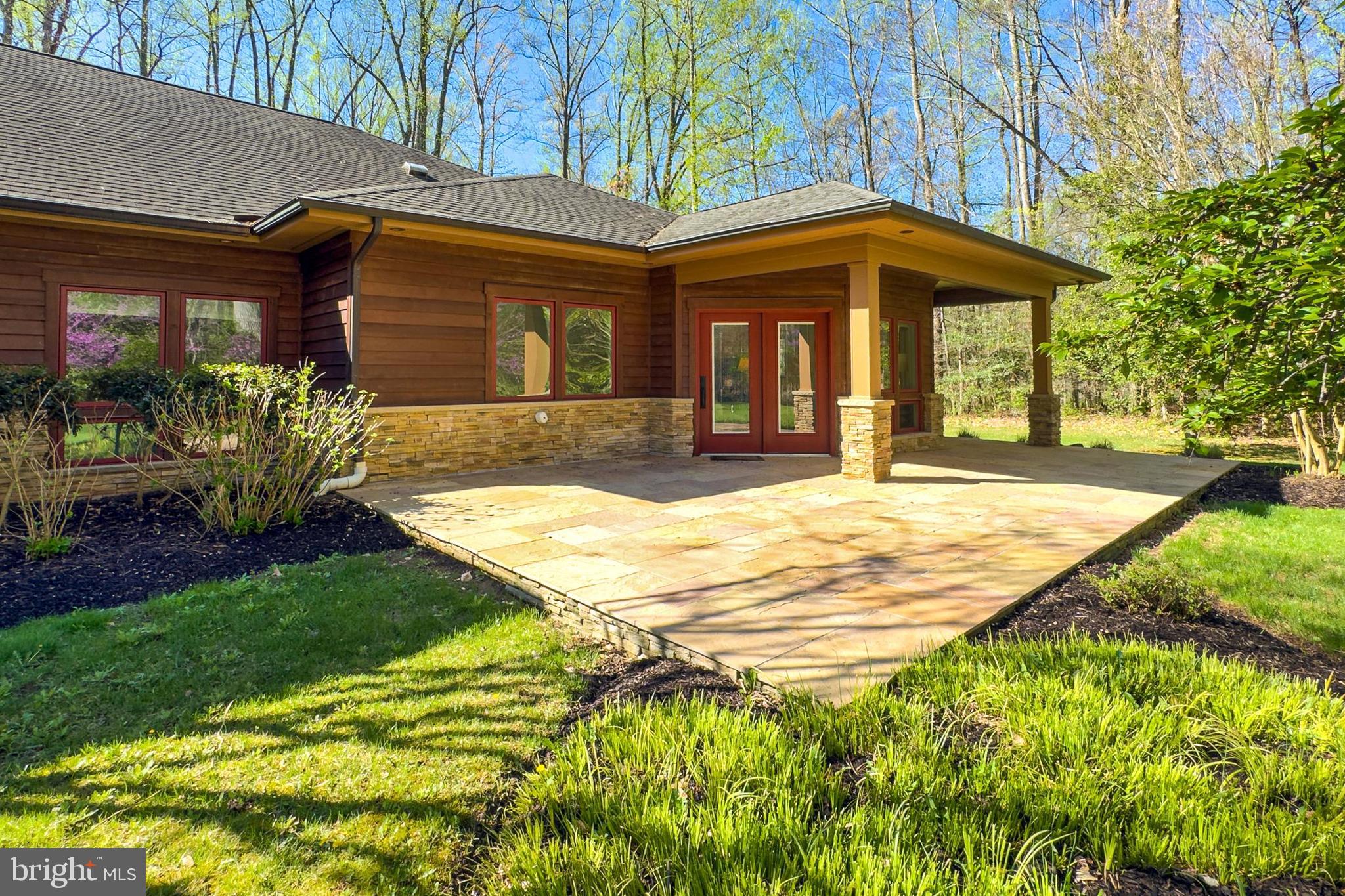 THE SINGING WOODS - Residential