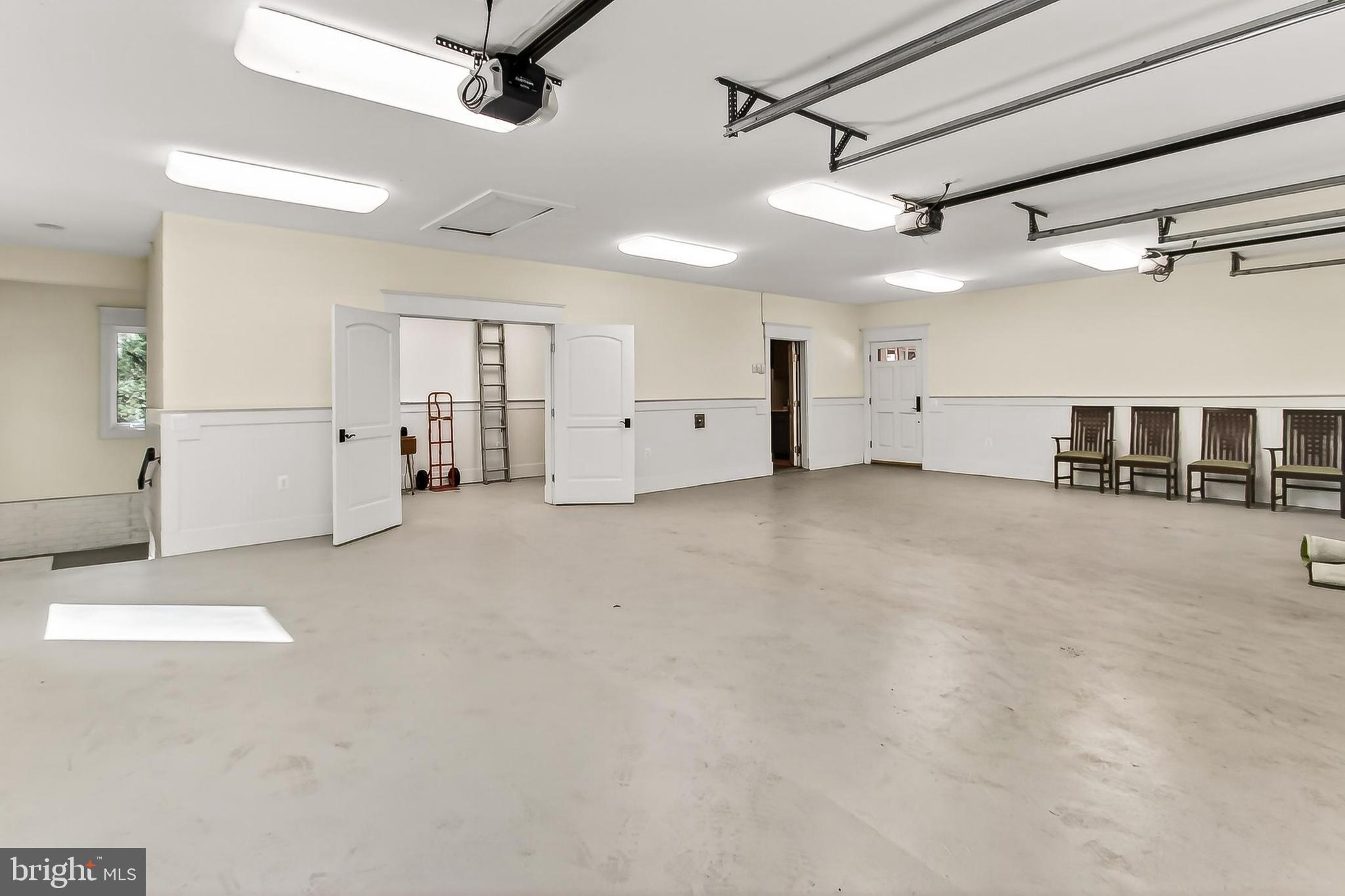 THE SINGING WOODS - Residential