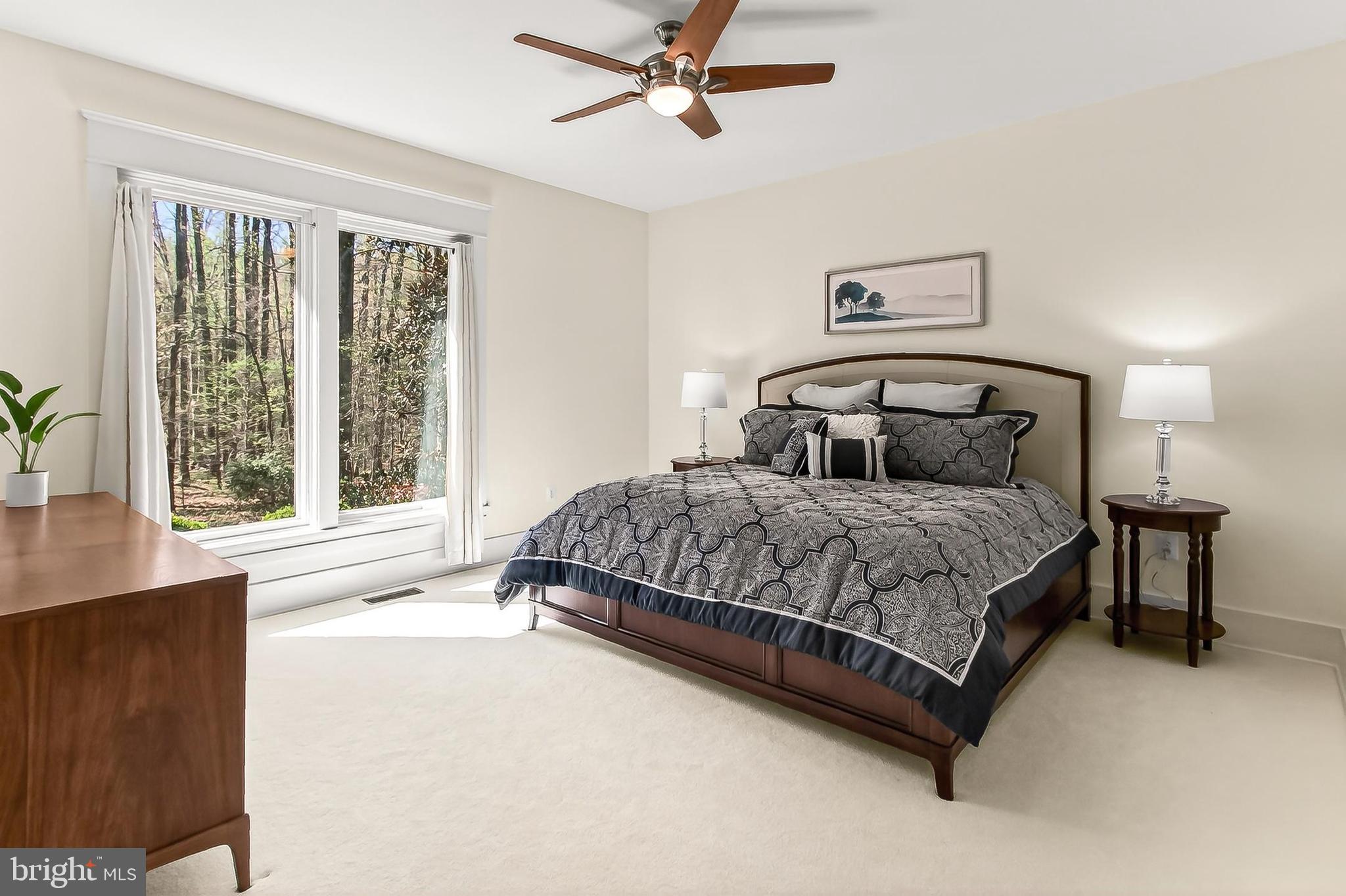 THE SINGING WOODS - Residential