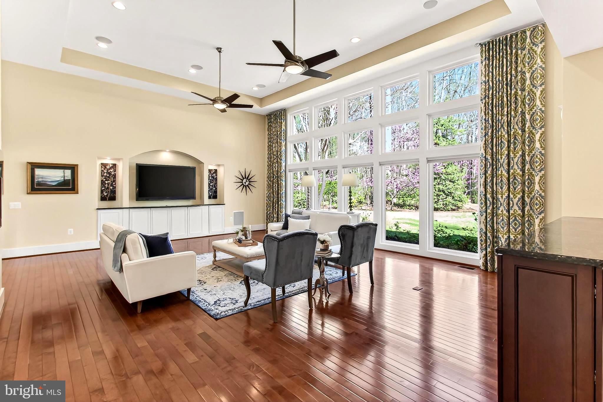 THE SINGING WOODS - Residential