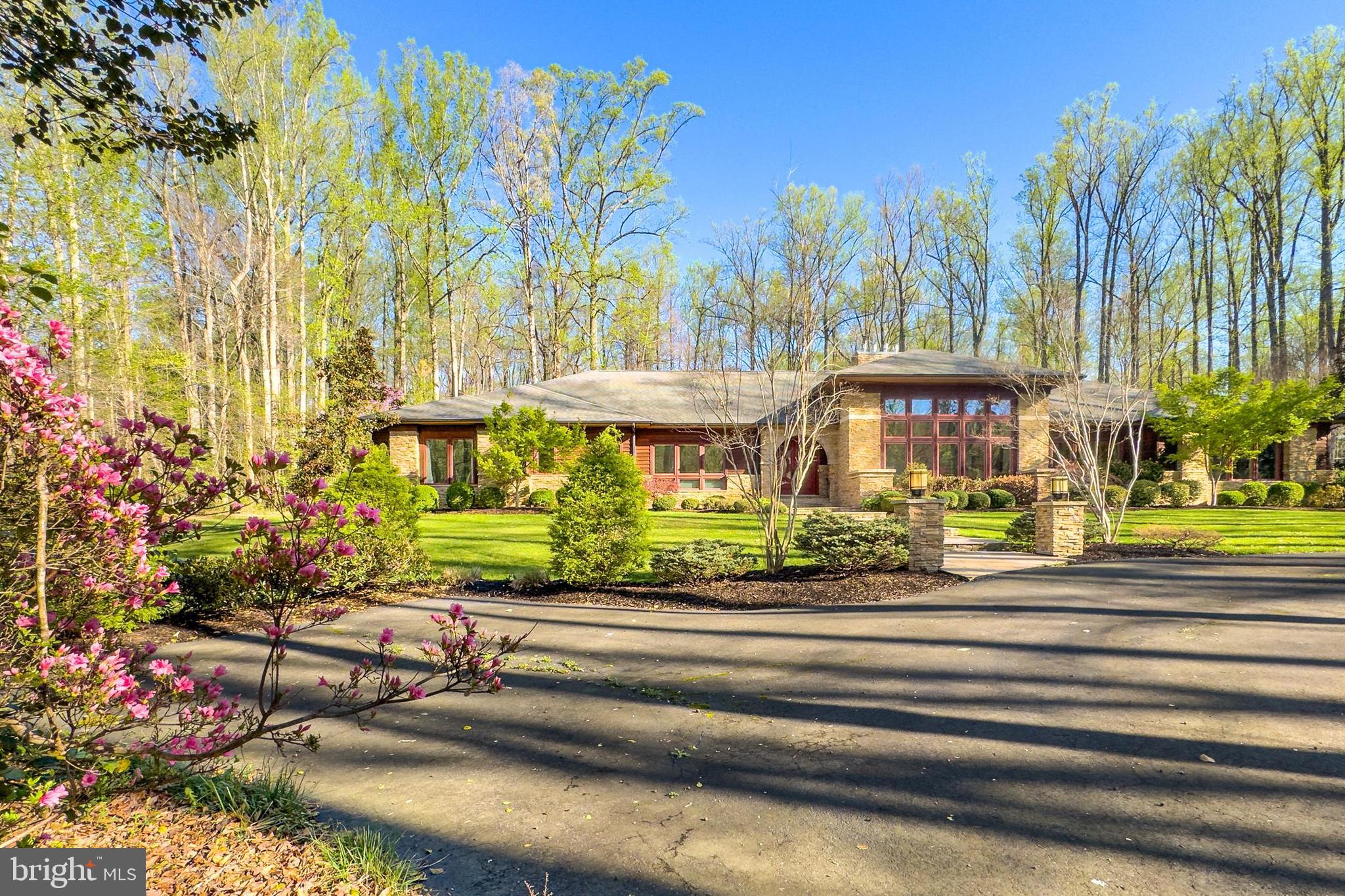 THE SINGING WOODS - Residential