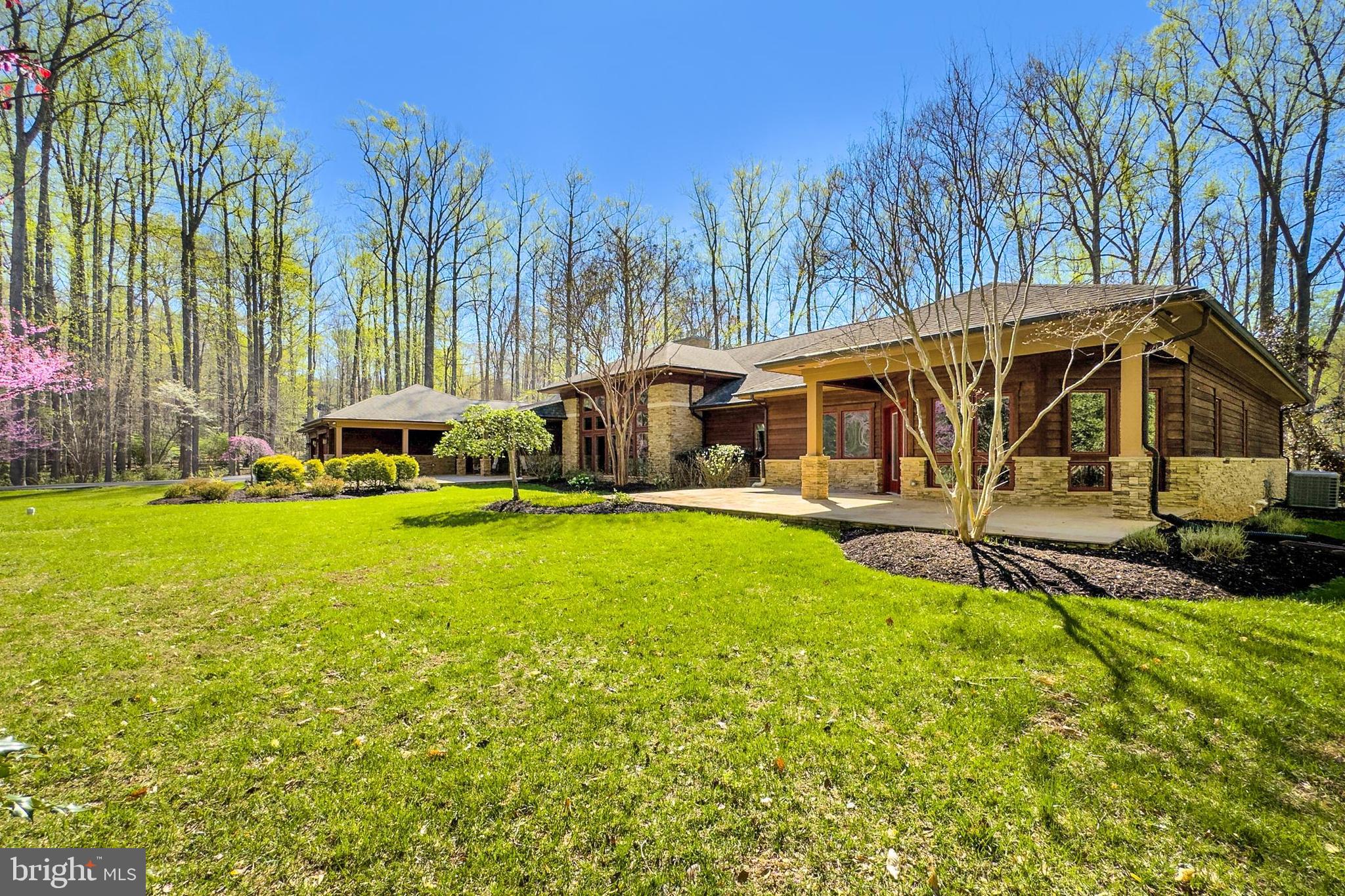 THE SINGING WOODS - Residential