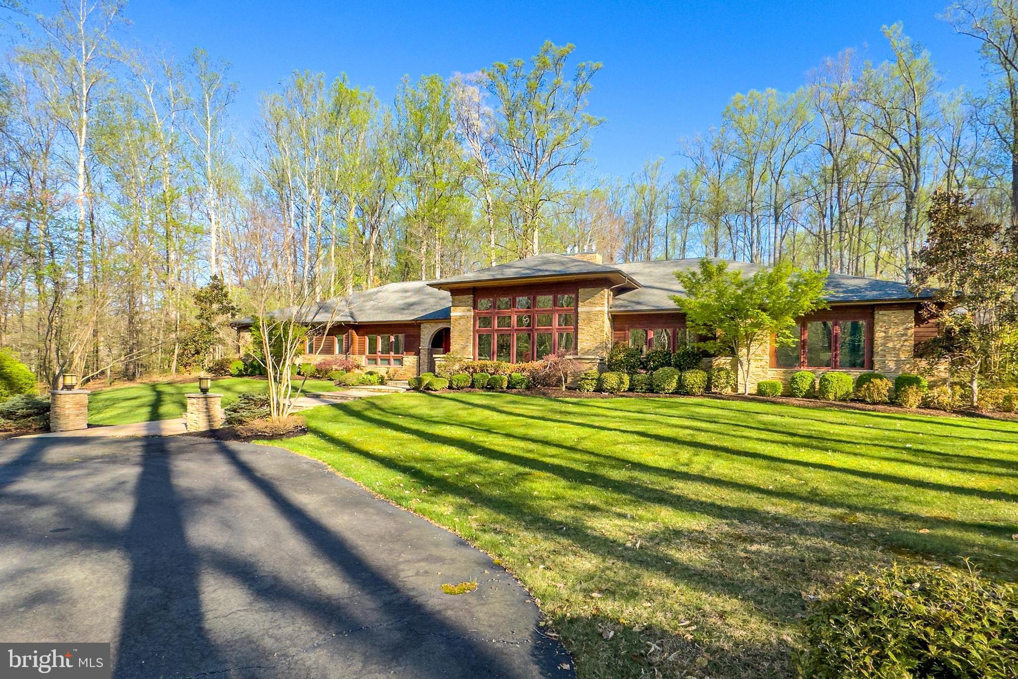 THE SINGING WOODS - Residential