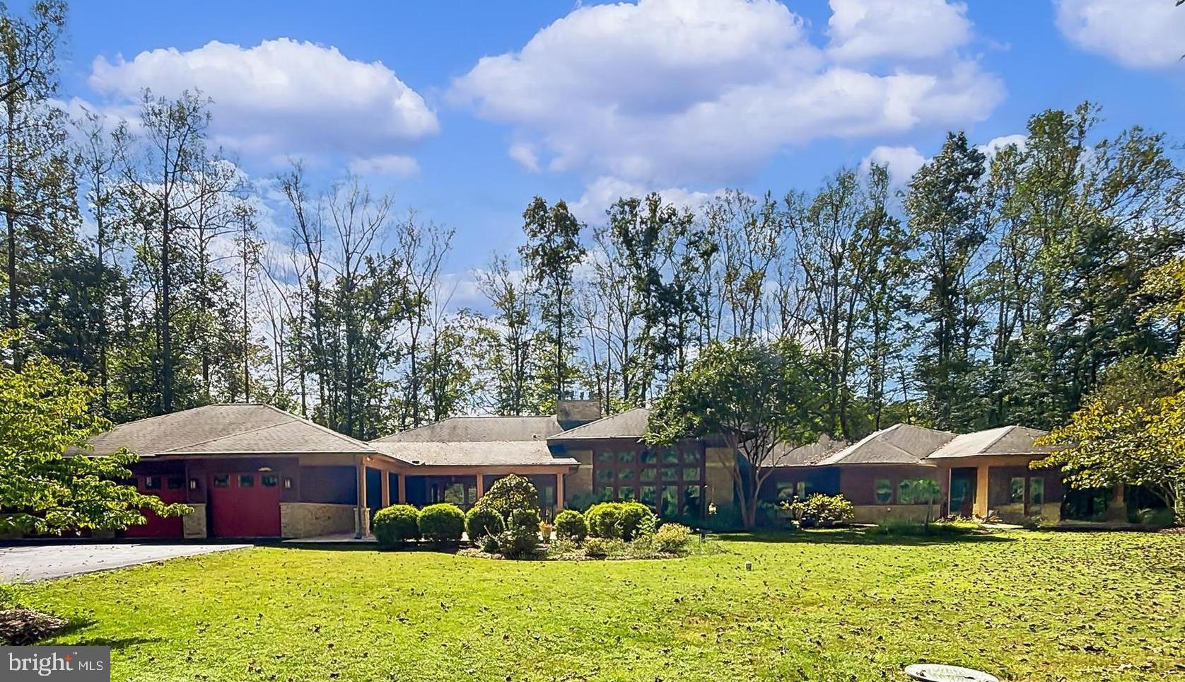 THE SINGING WOODS - Residential