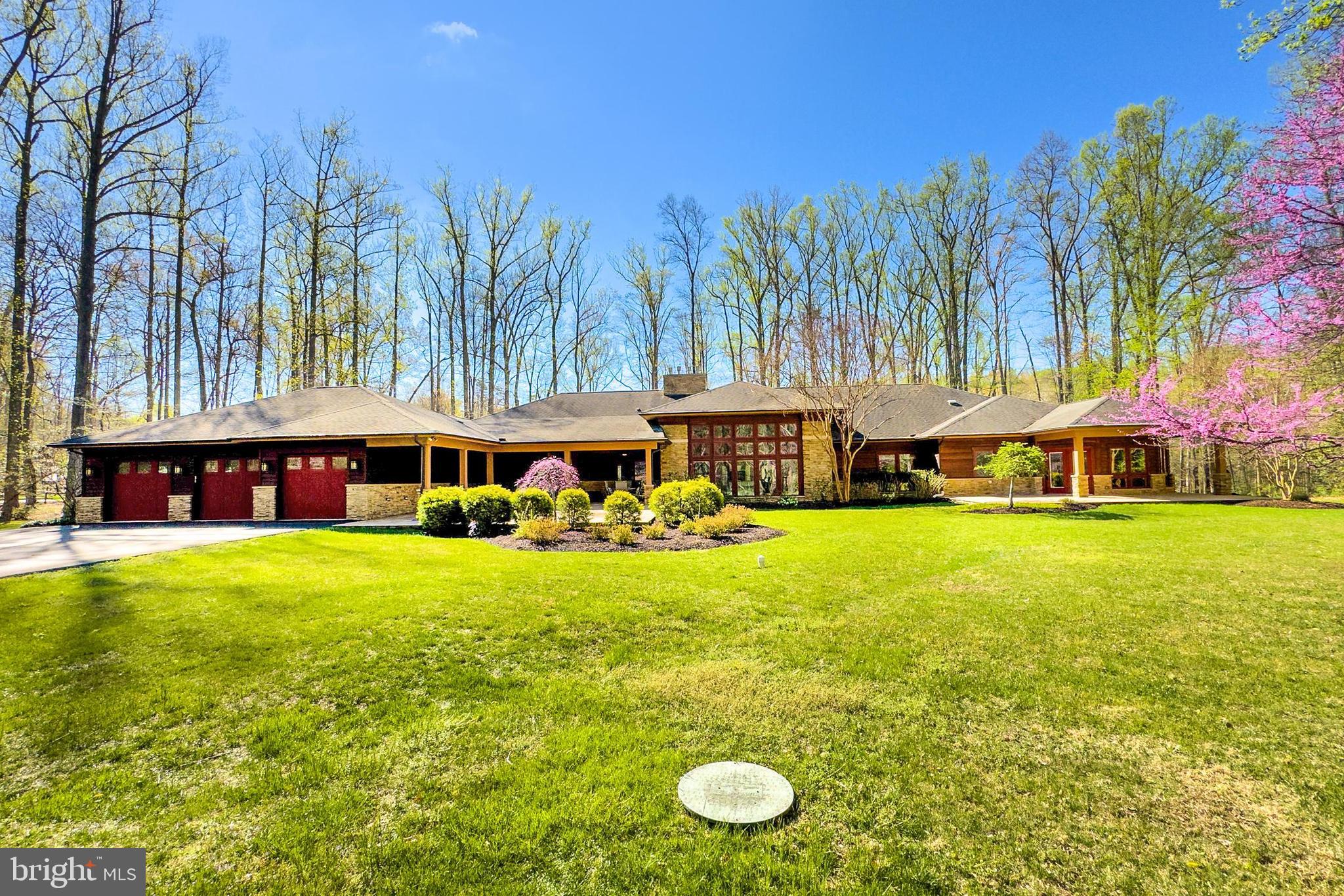 THE SINGING WOODS - Residential