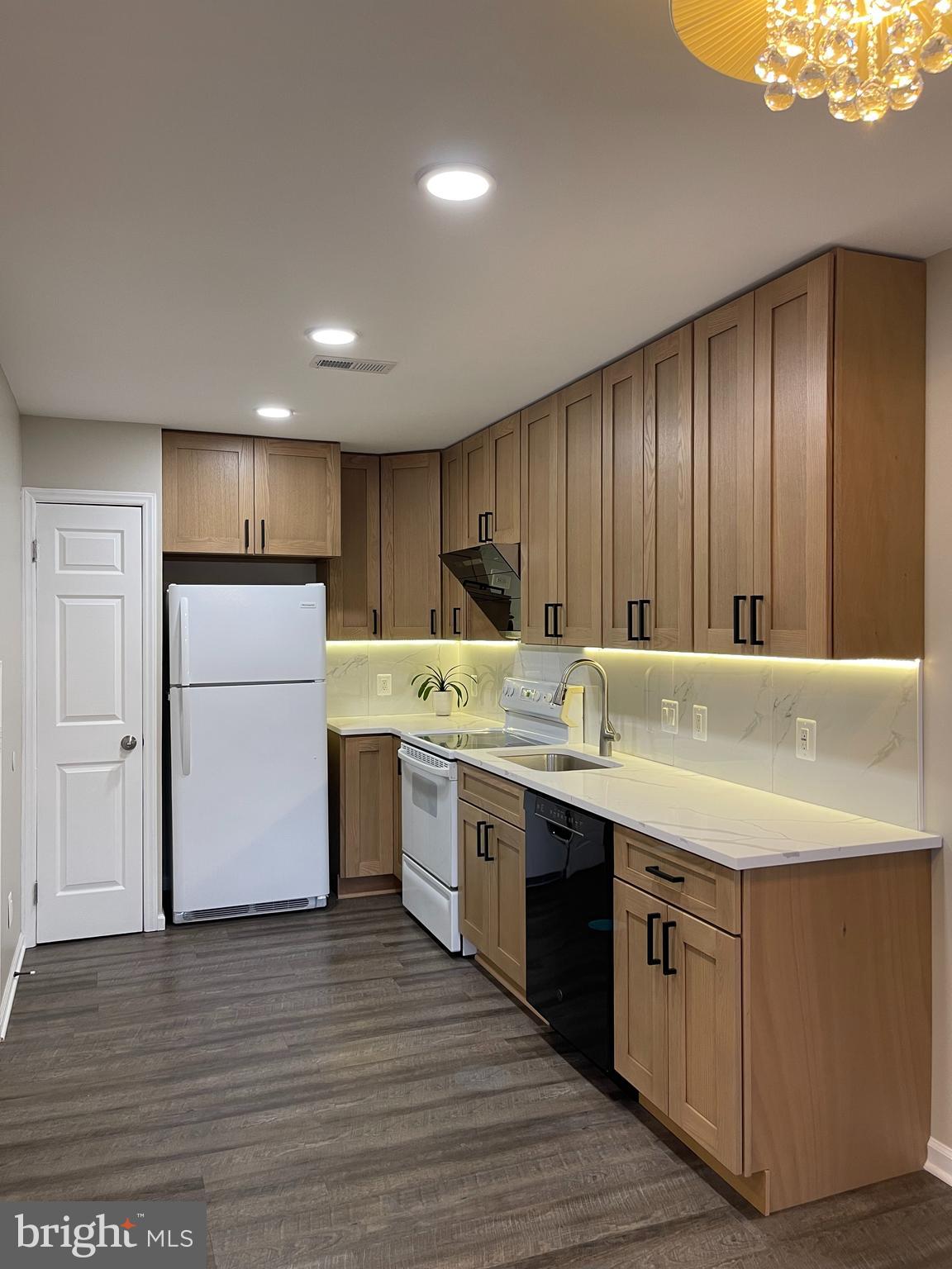 SUNSET RIDGE - Residential Lease