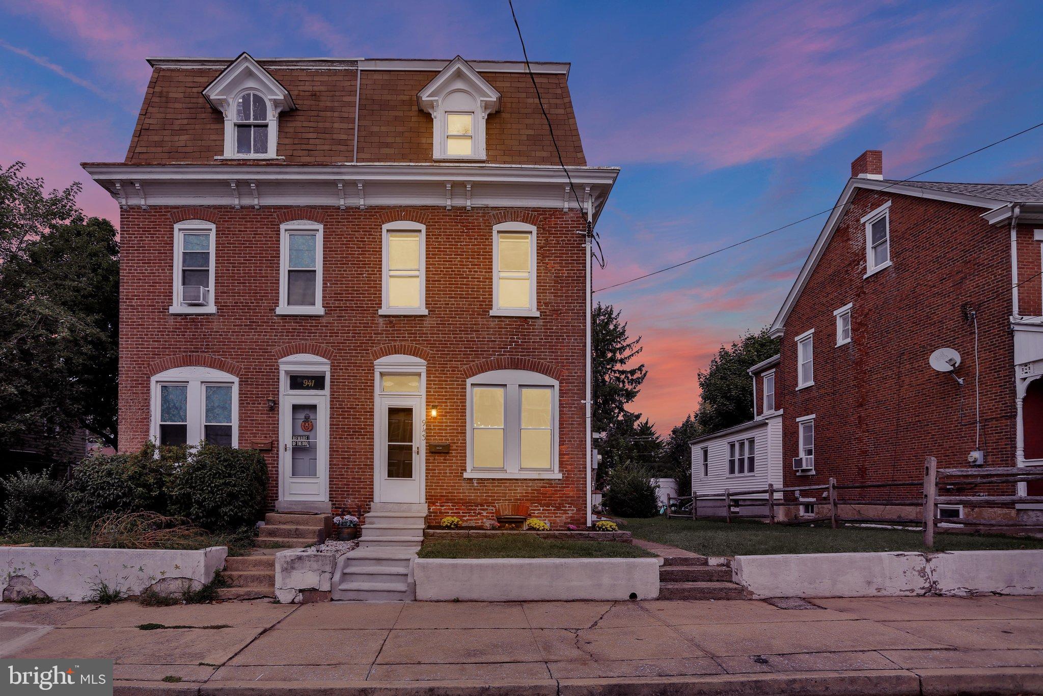 943 QUEEN STREET