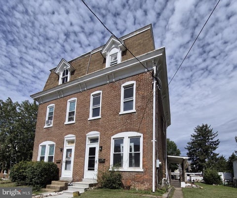 Townhouse For Sale - 943 Queen Street<br/> POTTSTOWN, PA 19464