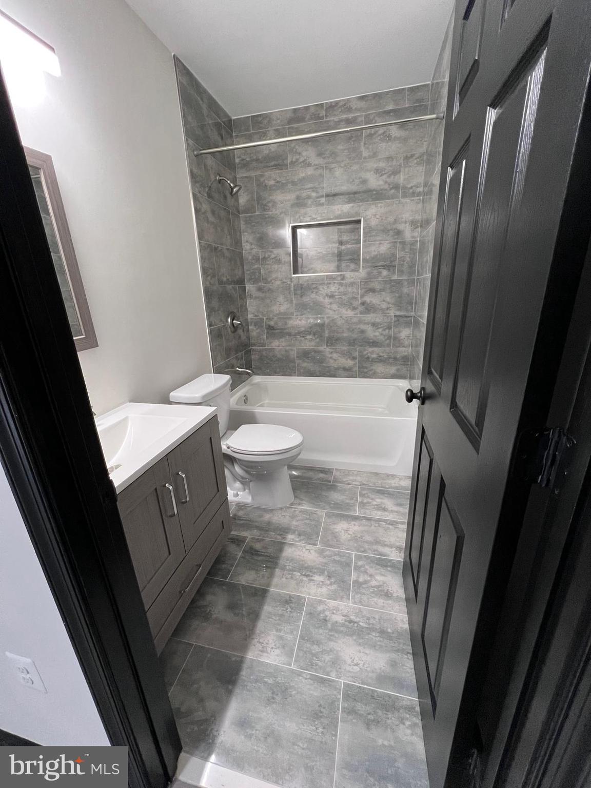 COLONNADE AT DULLES - Residential