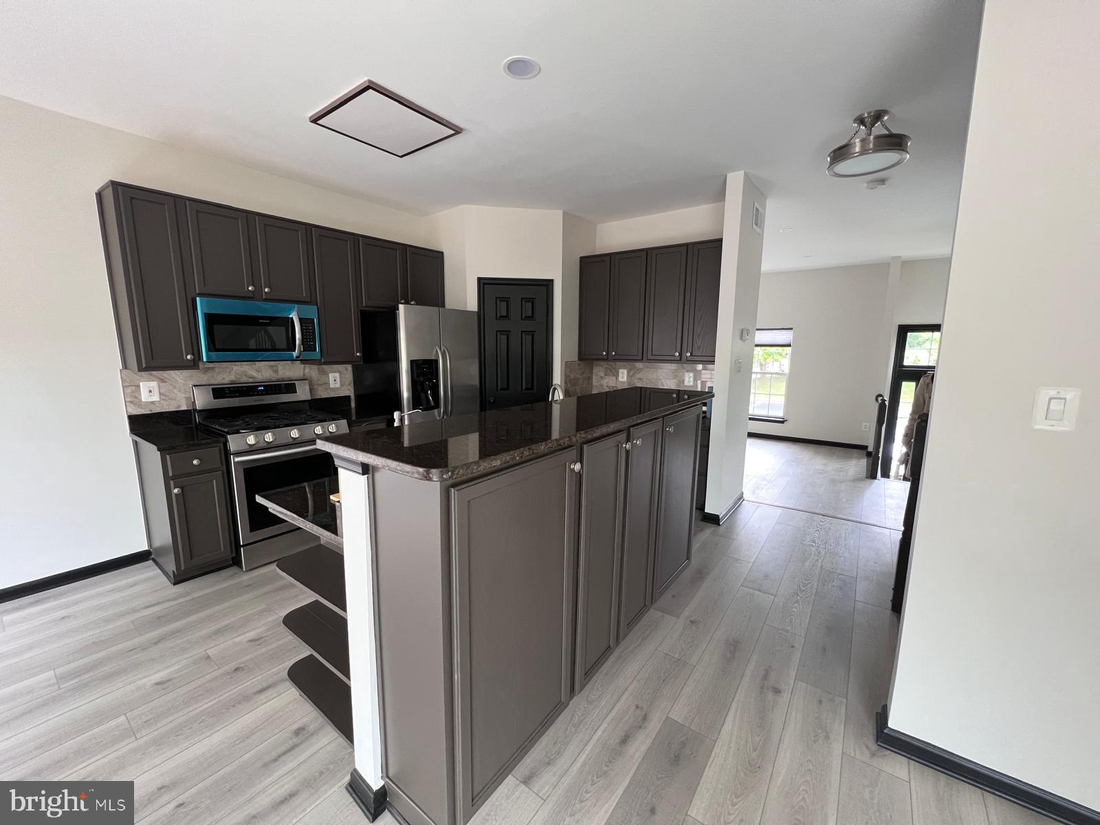 COLONNADE AT DULLES - Residential