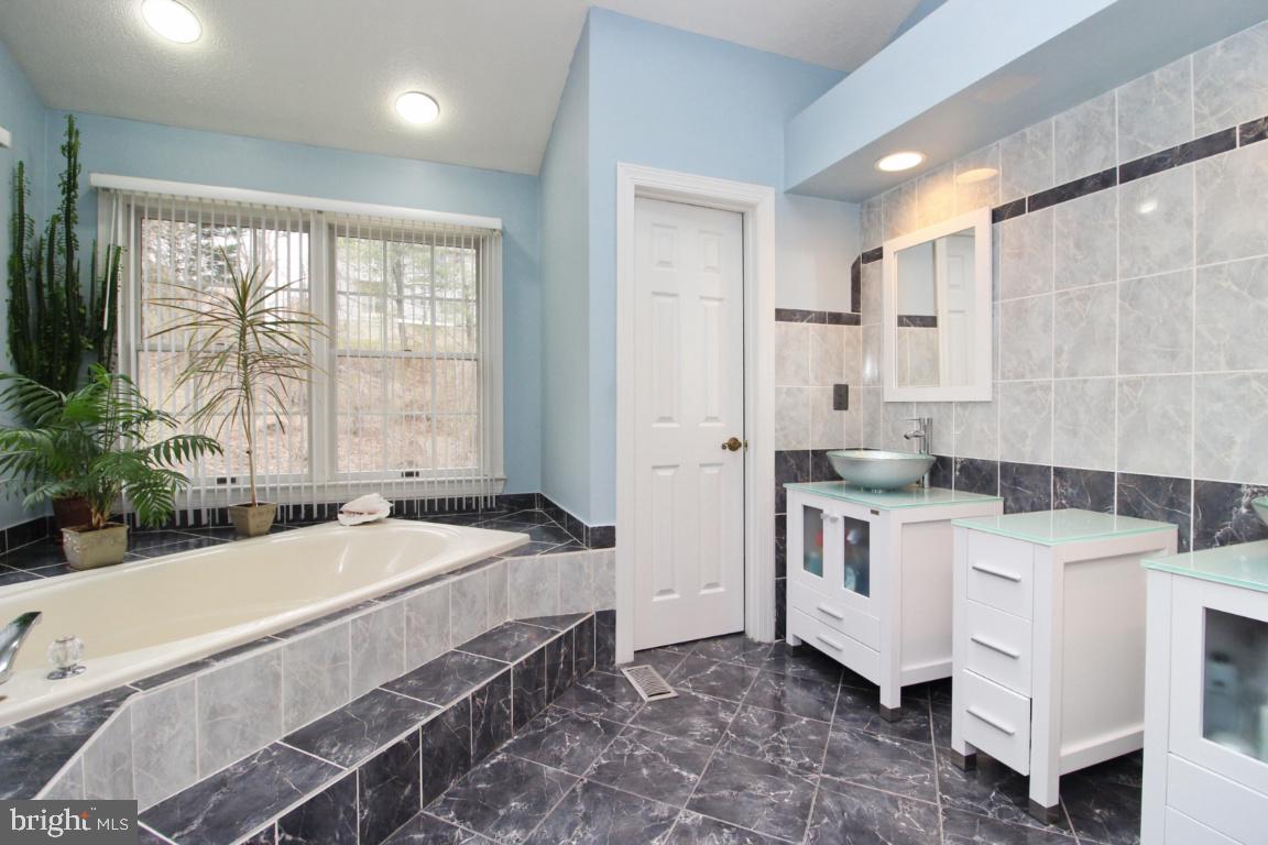 CROMWELL WOODS - Residential