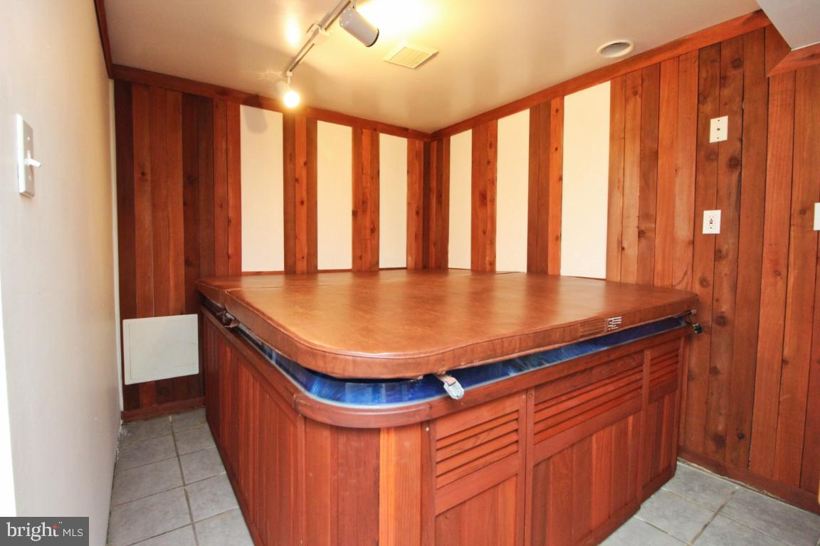 CROMWELL WOODS - Residential