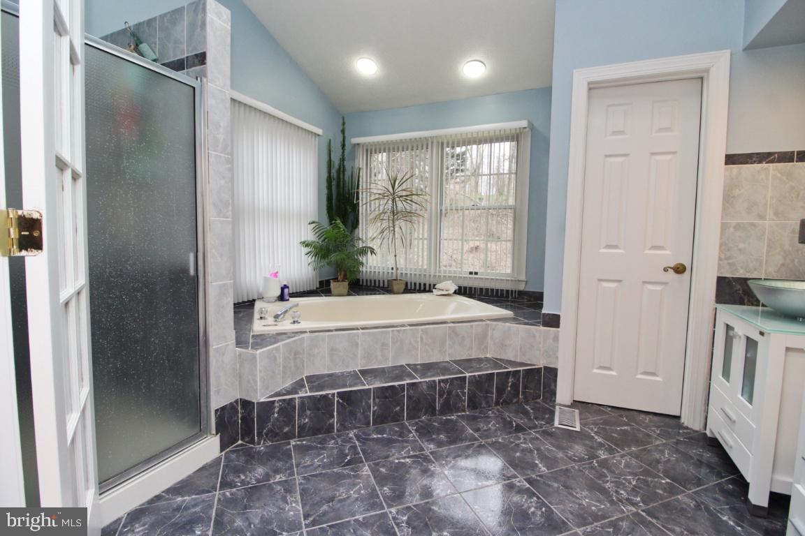 CROMWELL WOODS - Residential