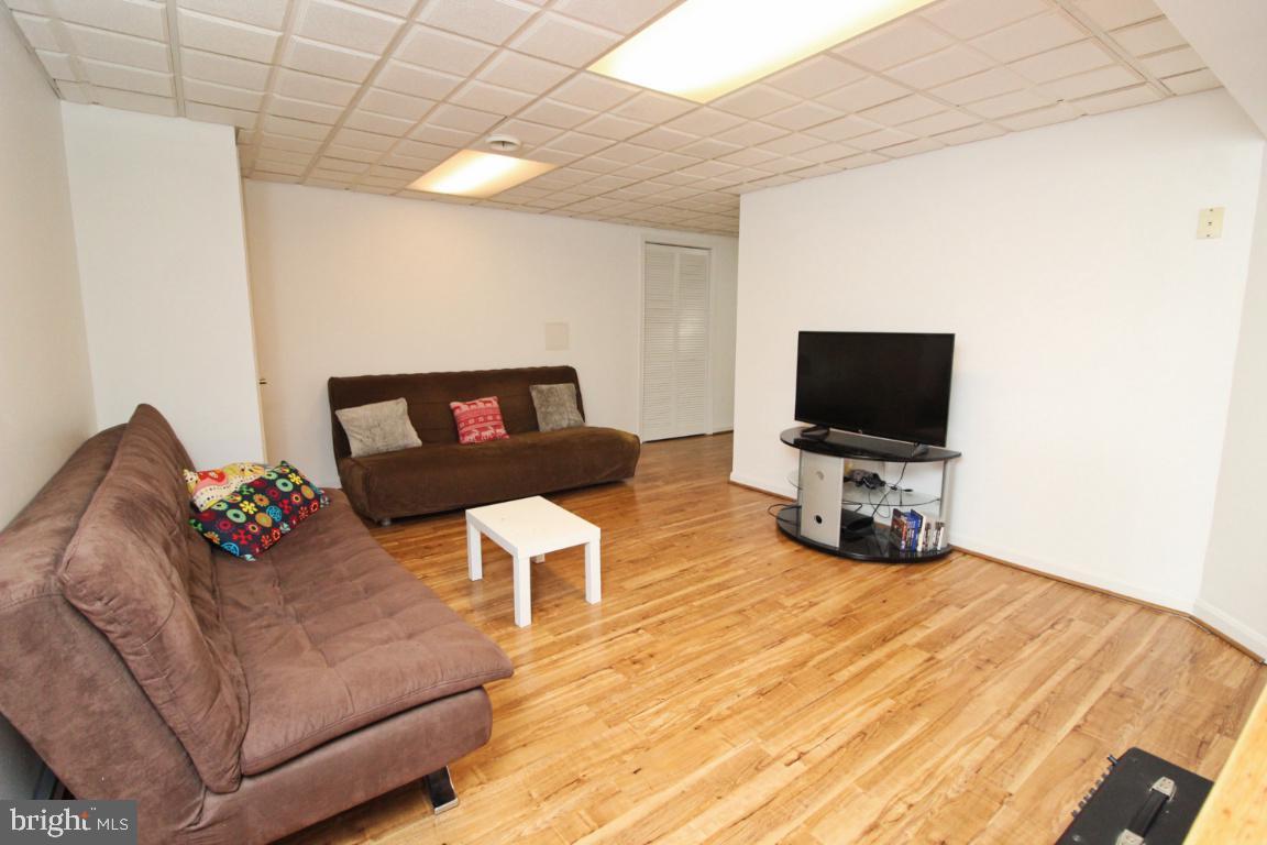 CROMWELL WOODS - Residential