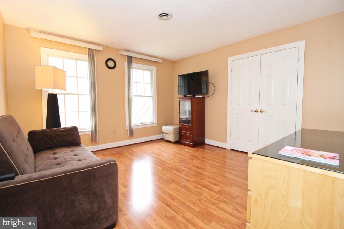 CROMWELL WOODS - Residential