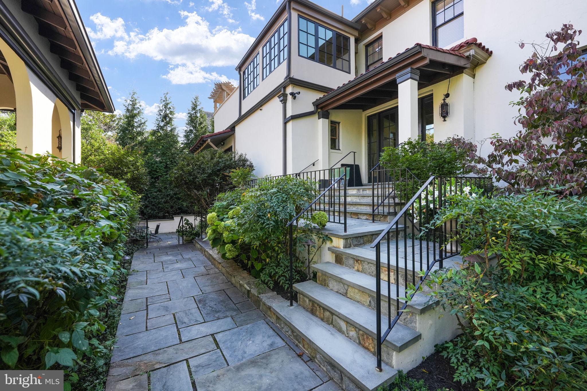 OBSERVATORY CIRCLE - Residential