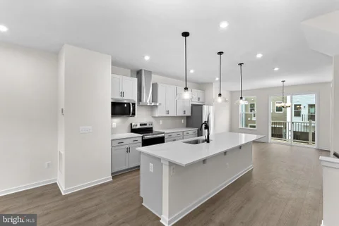 MLS: VAPW2128154