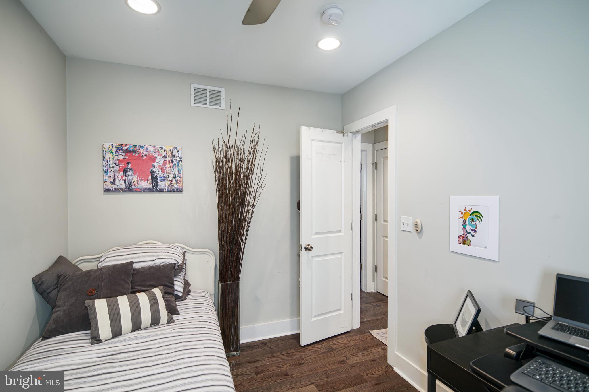 POINT BREEZE - Residential