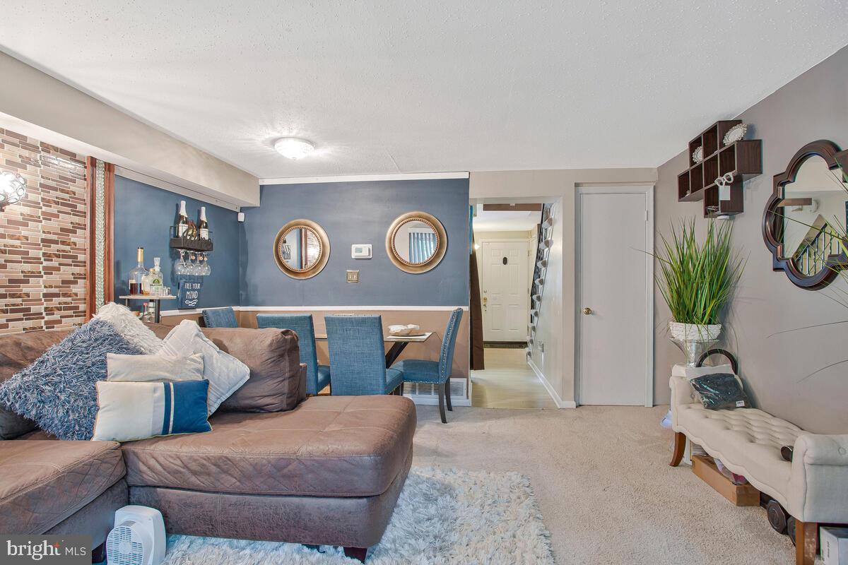 WINDMILL SQUARE - Residential