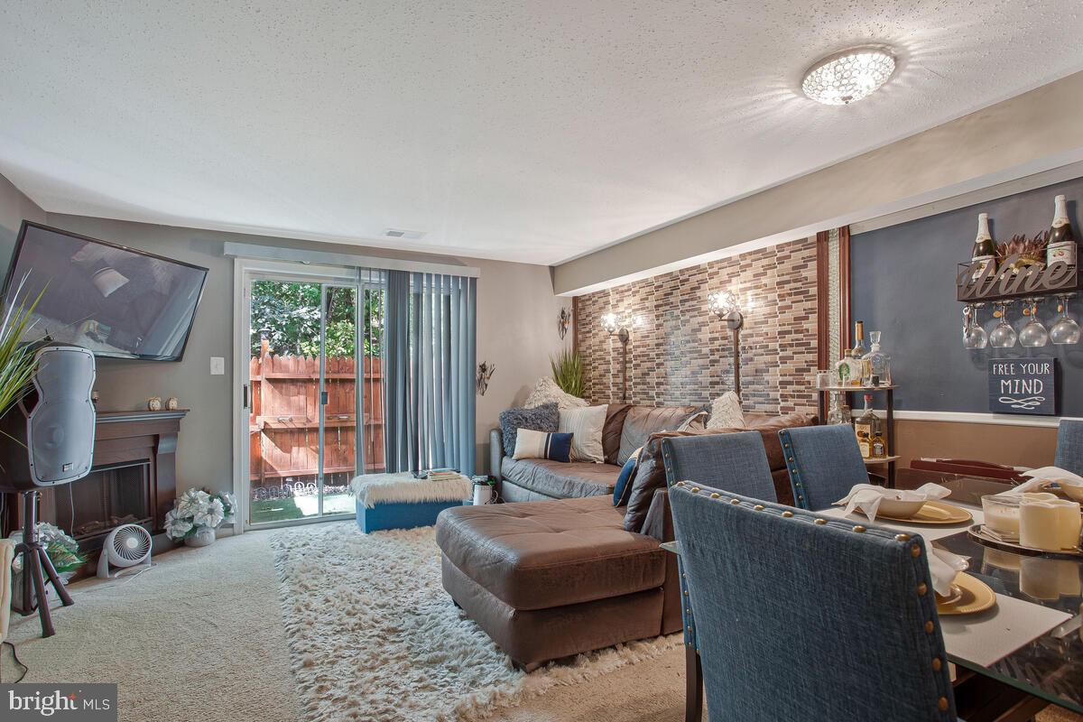 WINDMILL SQUARE - Residential