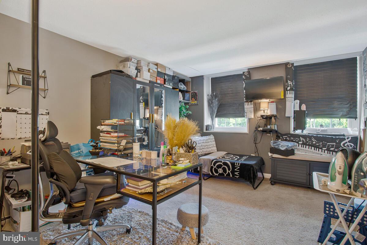 WINDMILL SQUARE - Residential