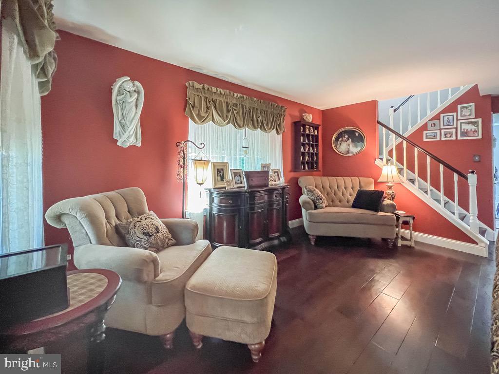 287 STANFORD PLACE