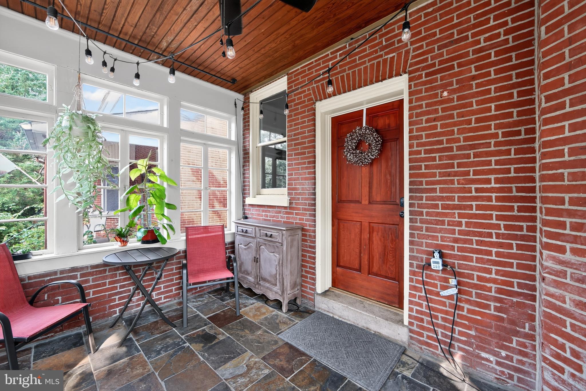 826 N VAN BUREN STREET