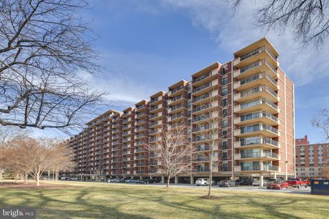 Condo For Sale - 1300 Army Navy Drive #201<br/> ARLINGTON, VA 22202
