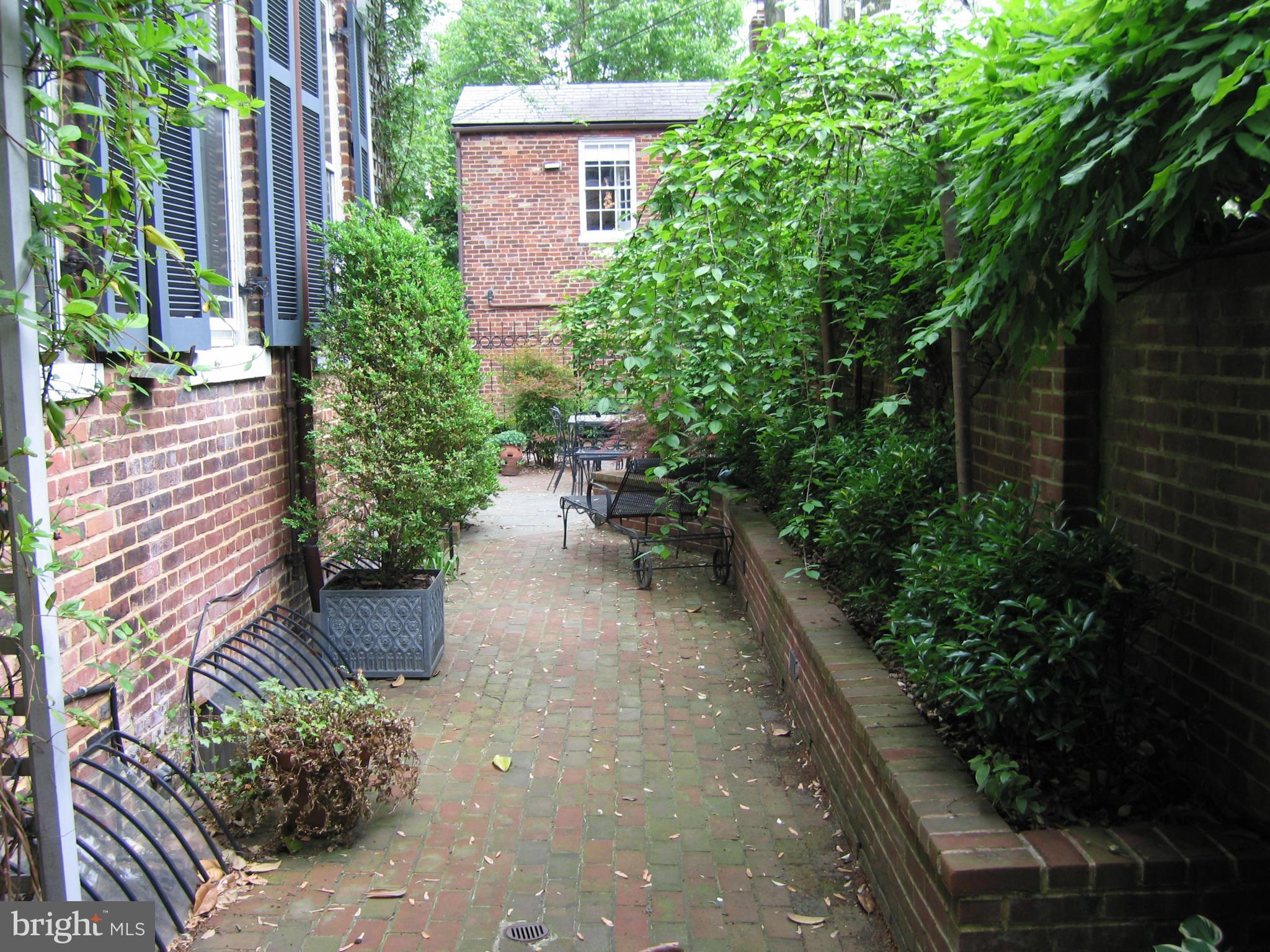 OLD TOWN - Residential Lease