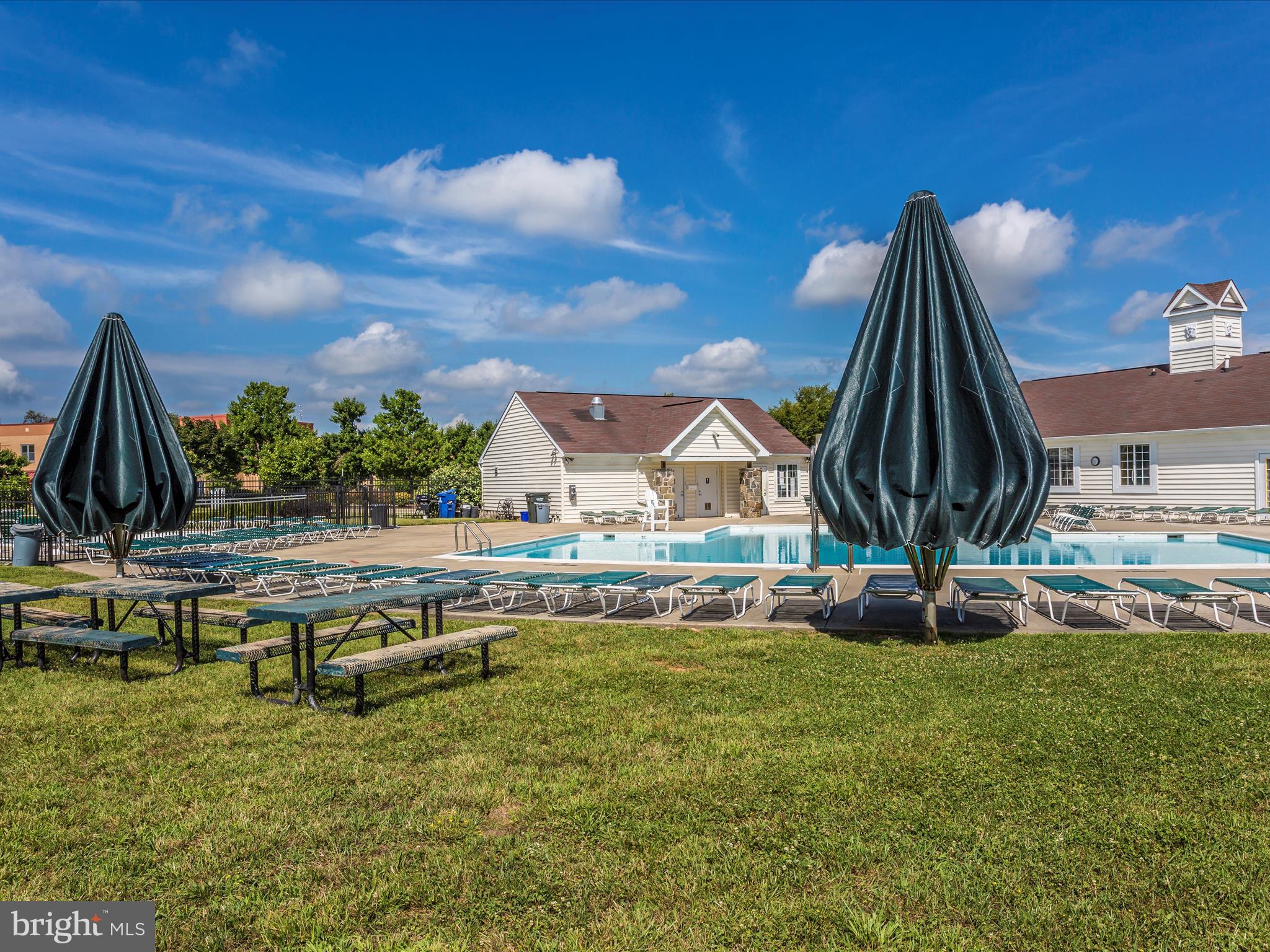 WELLINGTON TRACE - Residential