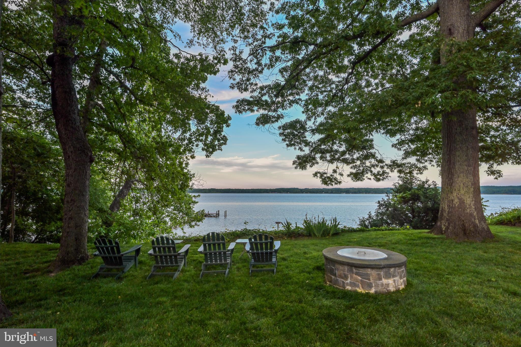 HALLOWING POINT RIVER ESTATES - Residential