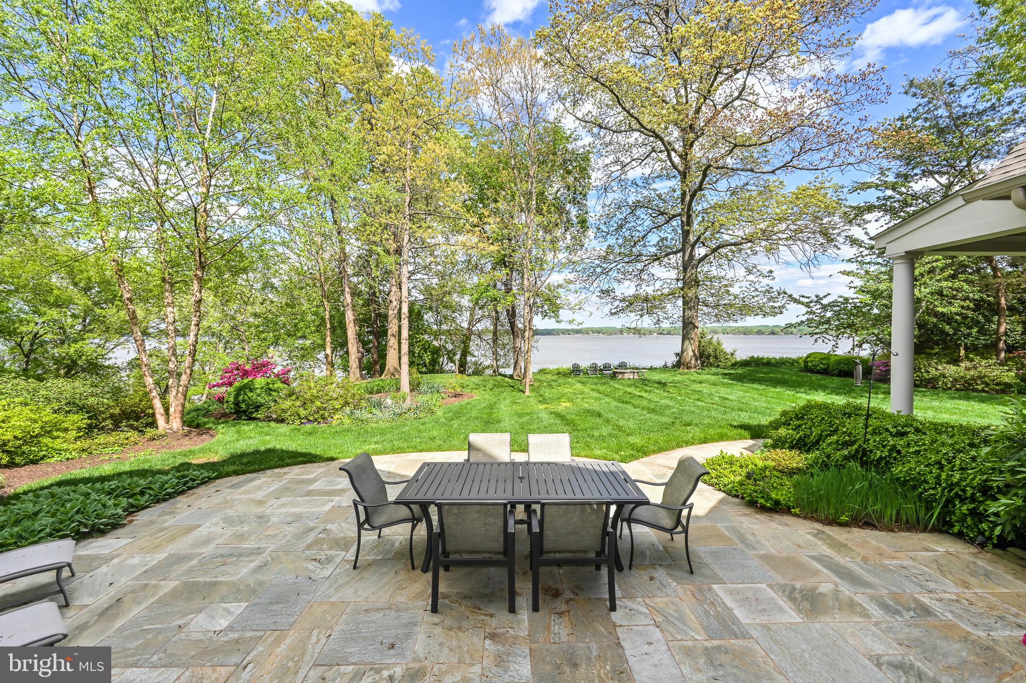 HALLOWING POINT RIVER ESTATES - Residential