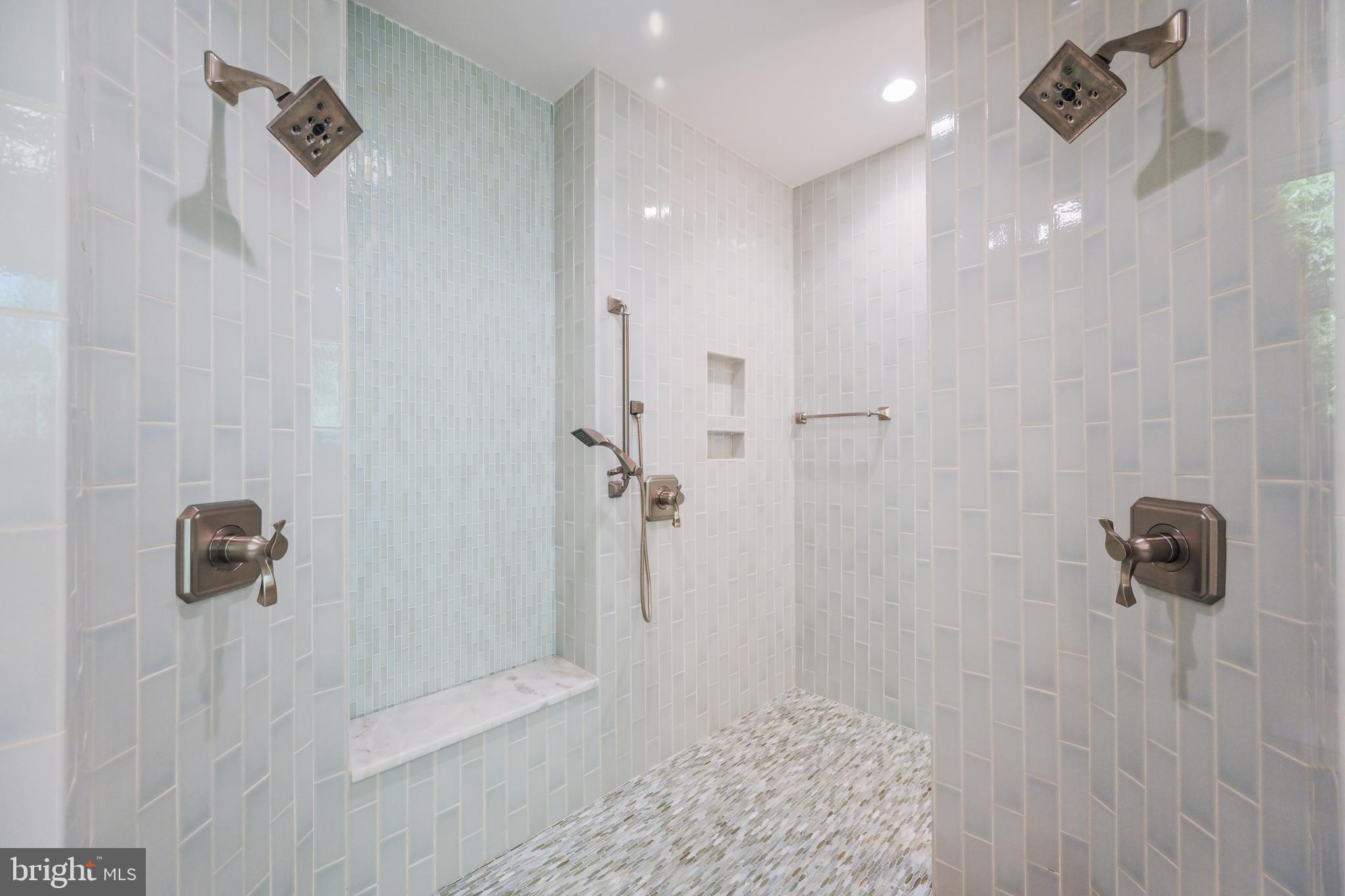 HALLOWING POINT RIVER ESTATES - Residential