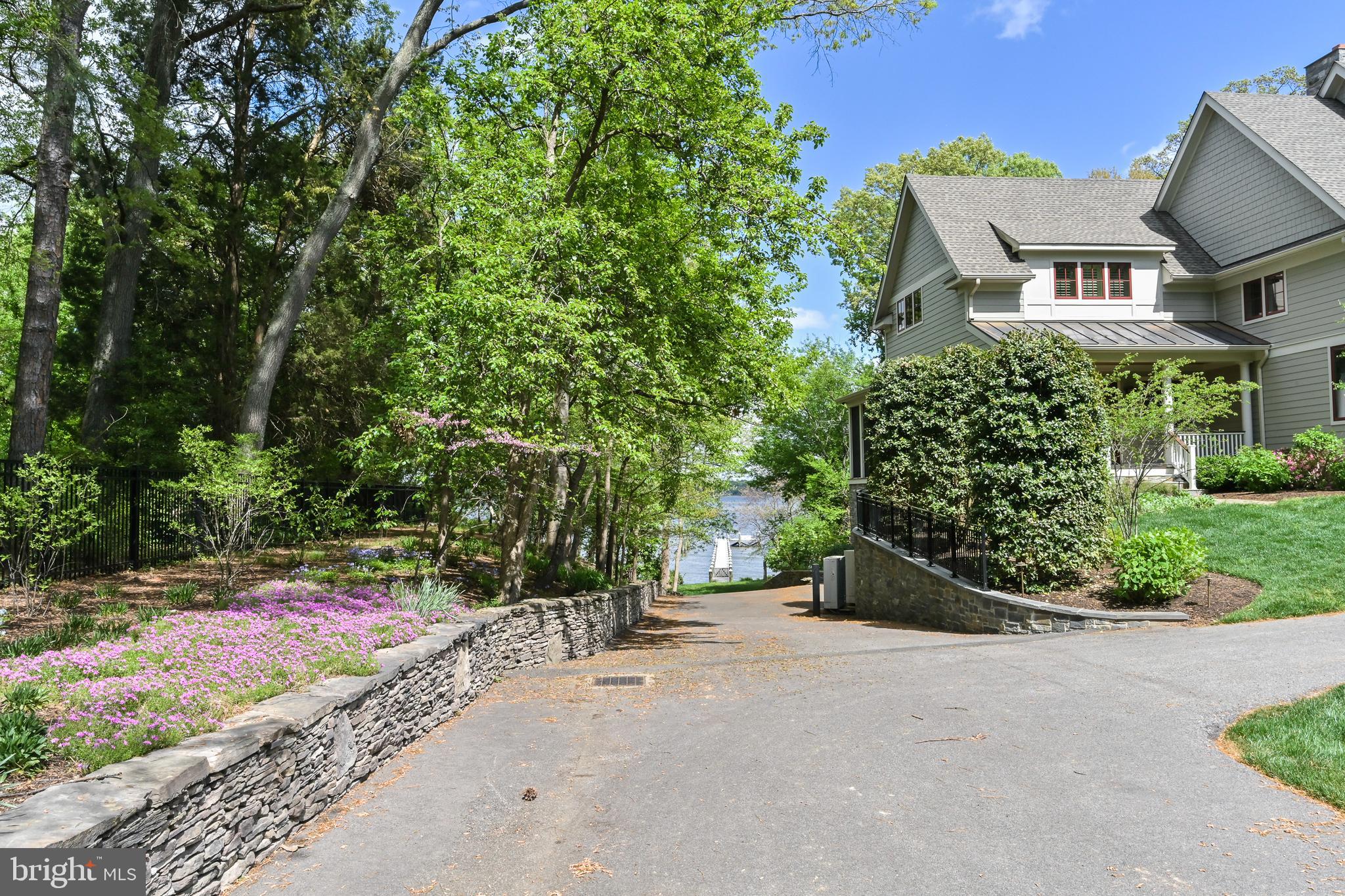 HALLOWING POINT RIVER ESTATES - Residential