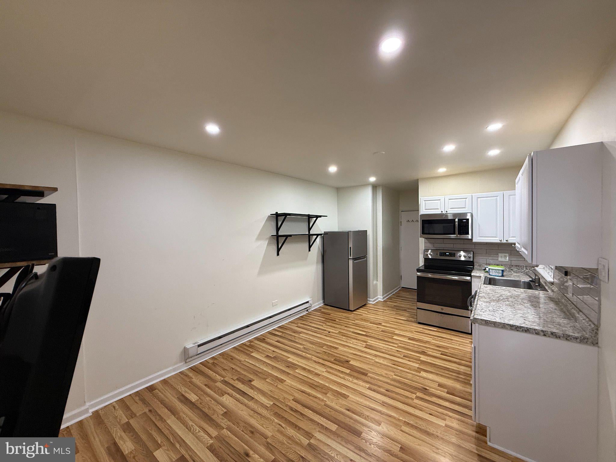 121 21 STREET N 1R
