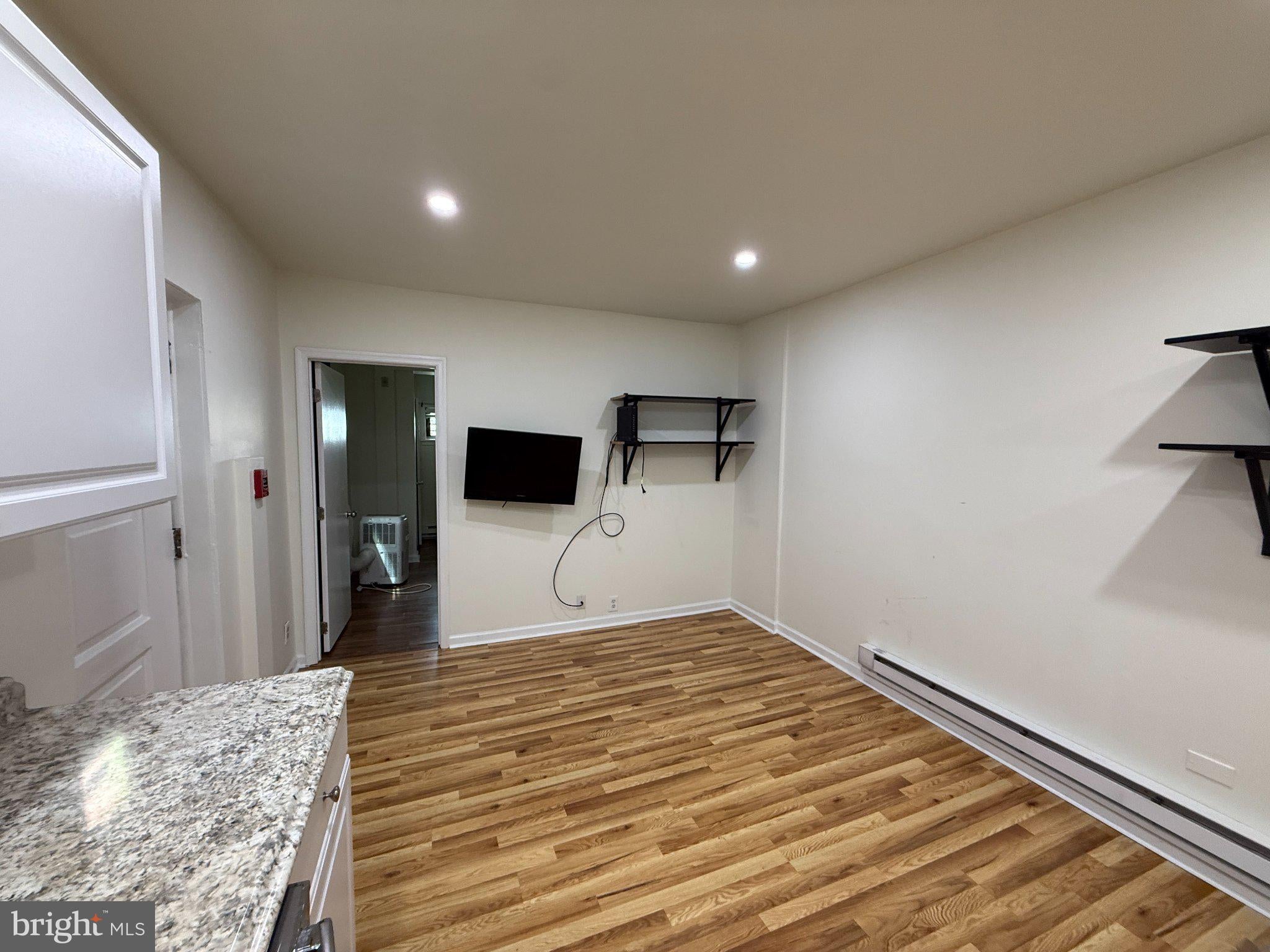 121 21 STREET N 1R