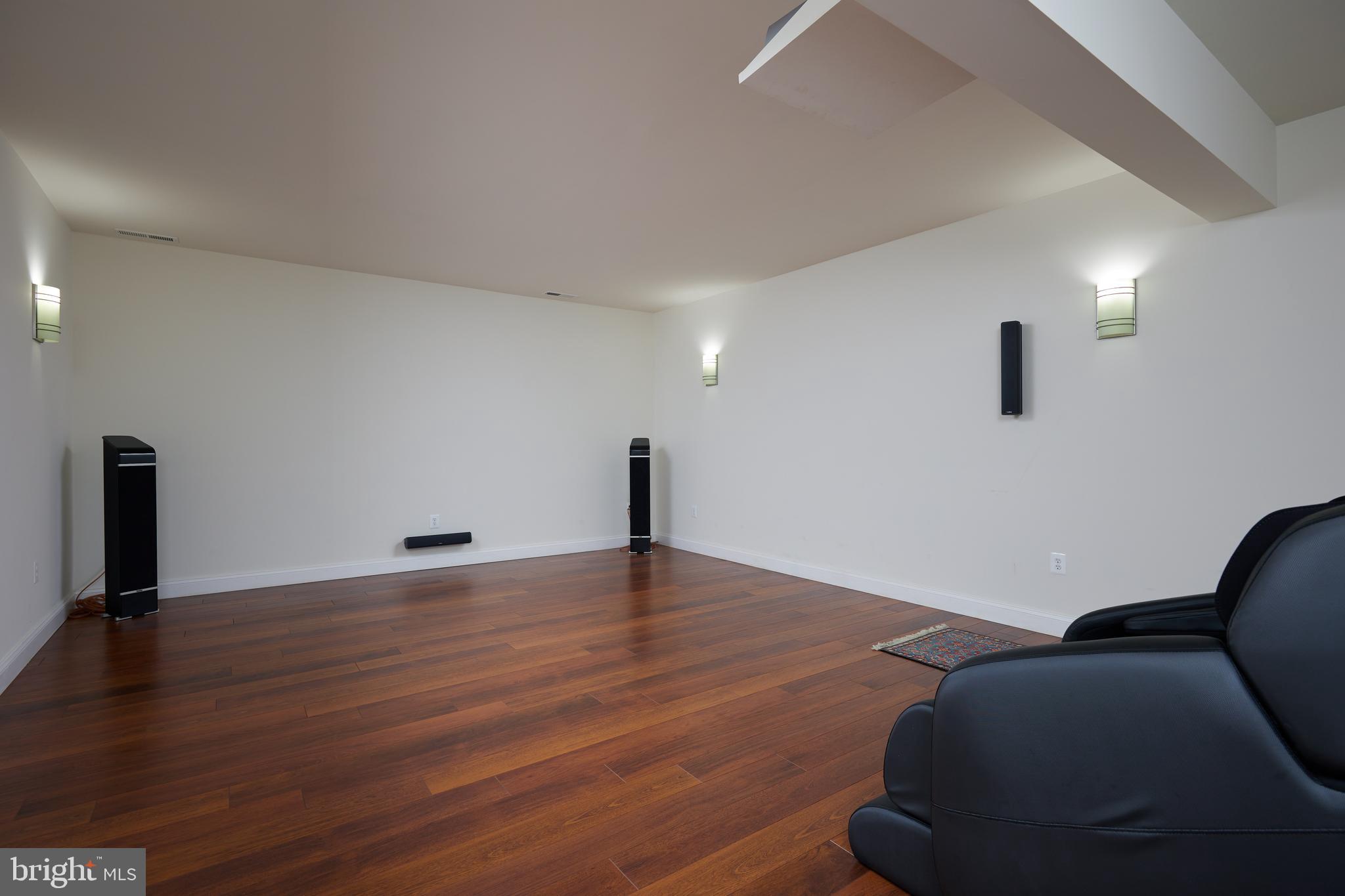 CONGRESSIONAL COUNTRY CLUB ESTATES - Residential