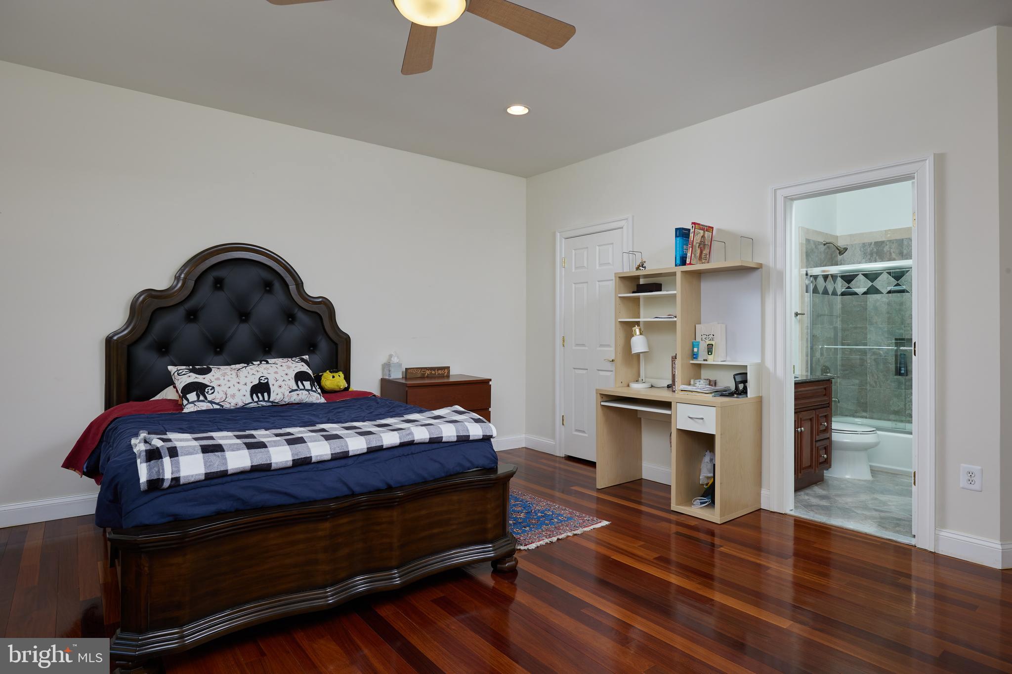 CONGRESSIONAL COUNTRY CLUB ESTATES - Residential