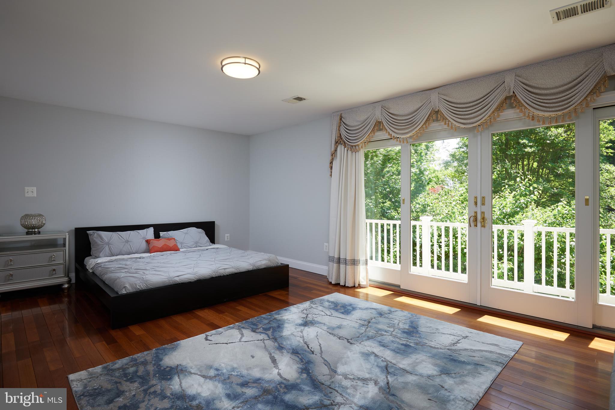 CONGRESSIONAL COUNTRY CLUB ESTATES - Residential