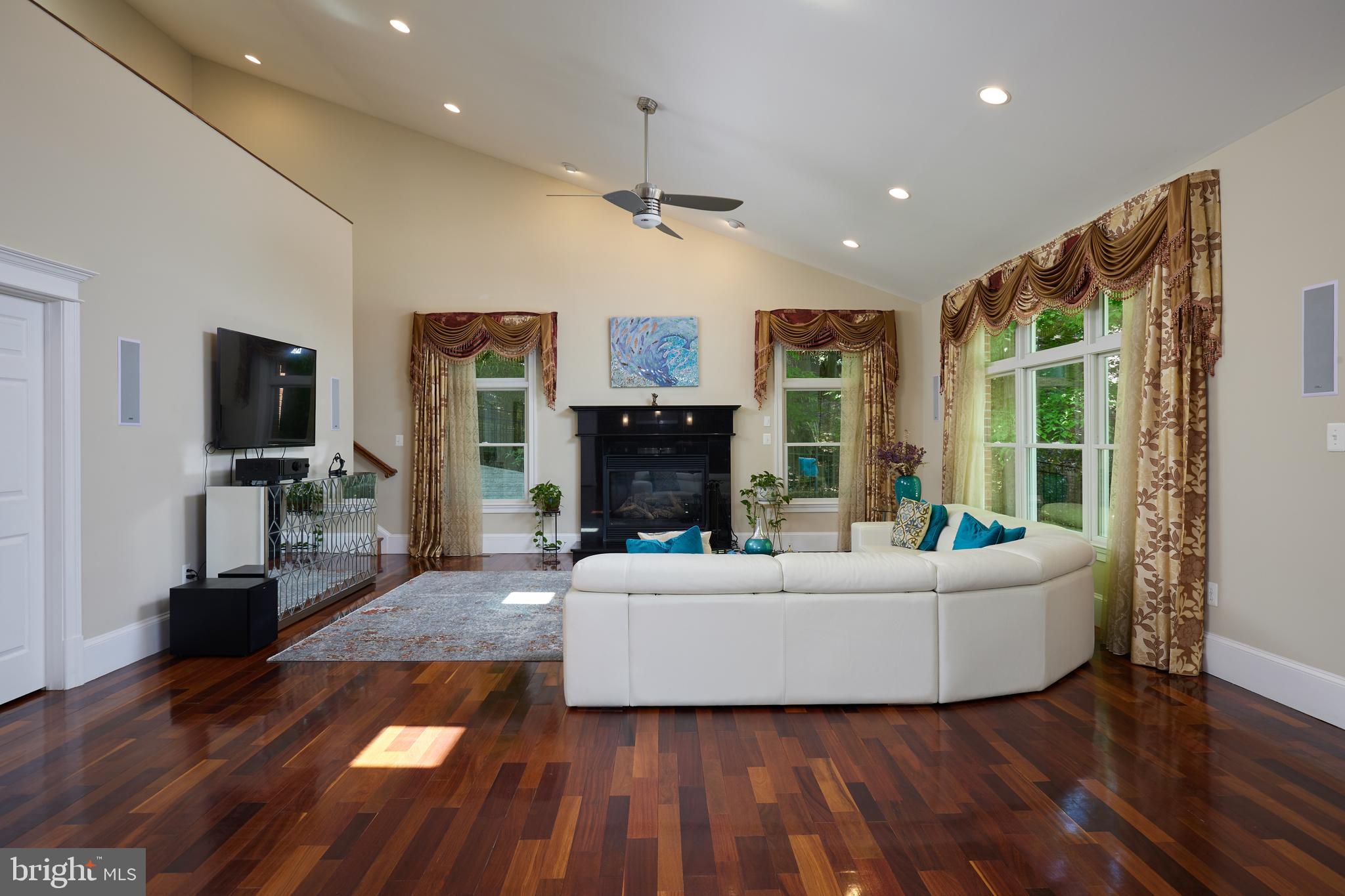 CONGRESSIONAL COUNTRY CLUB ESTATES - Residential