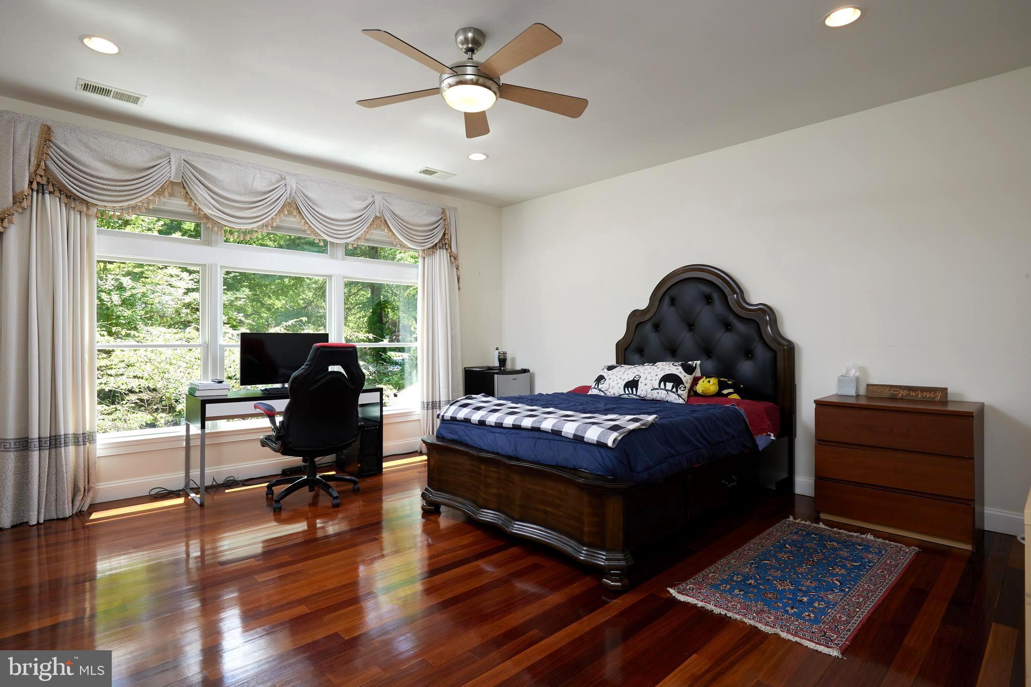 CONGRESSIONAL COUNTRY CLUB ESTATES - Residential