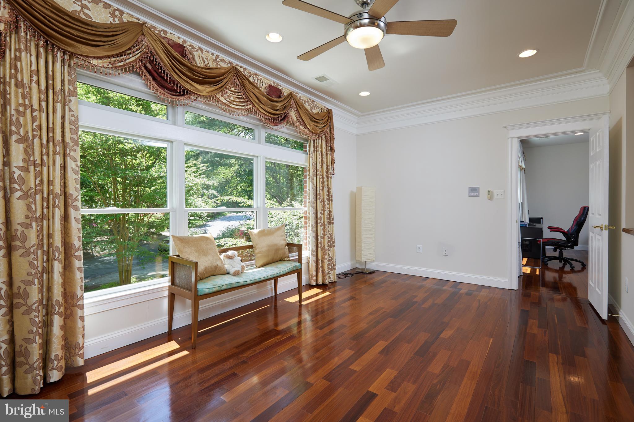 CONGRESSIONAL COUNTRY CLUB ESTATES - Residential