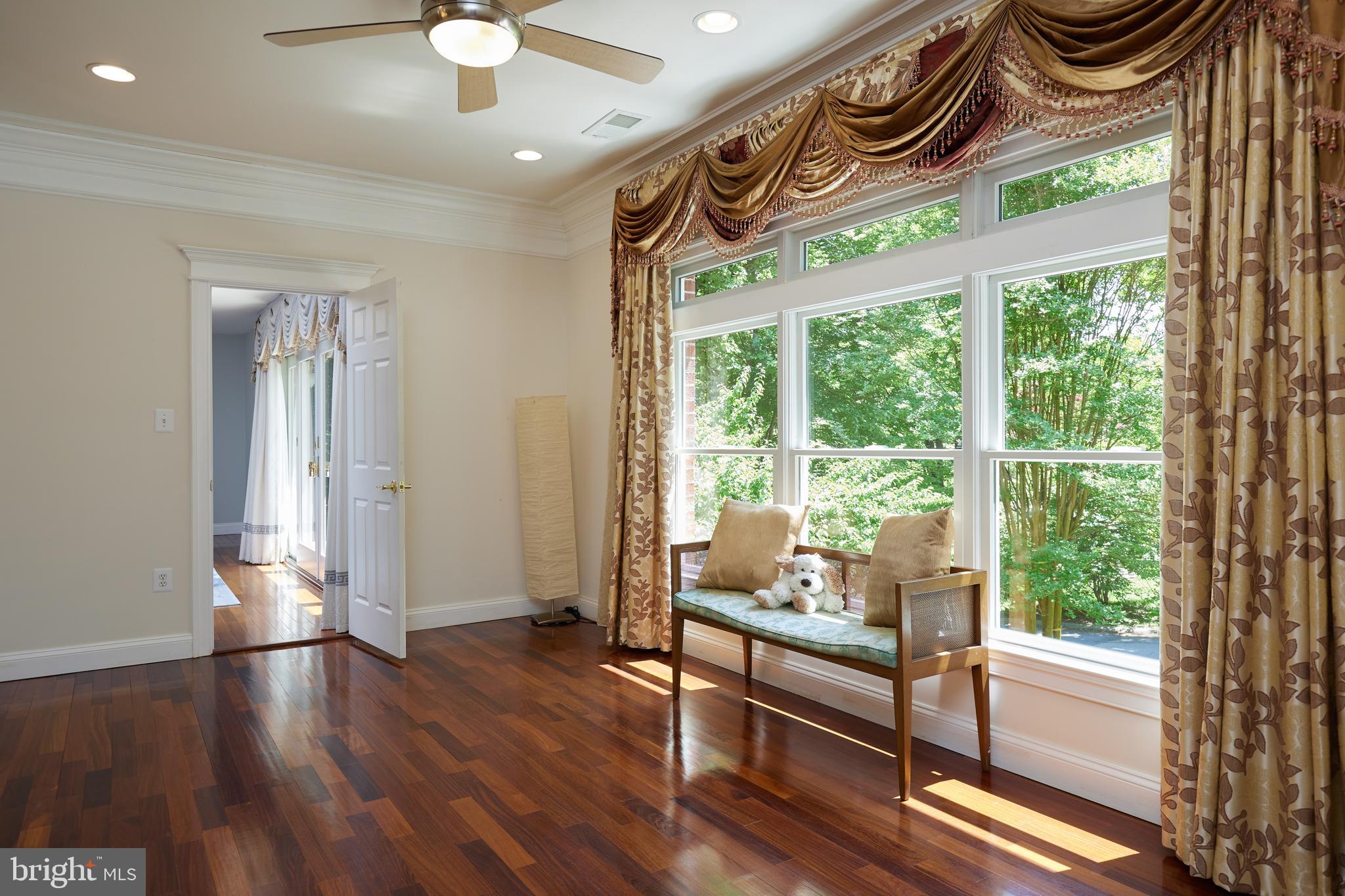 CONGRESSIONAL COUNTRY CLUB ESTATES - Residential