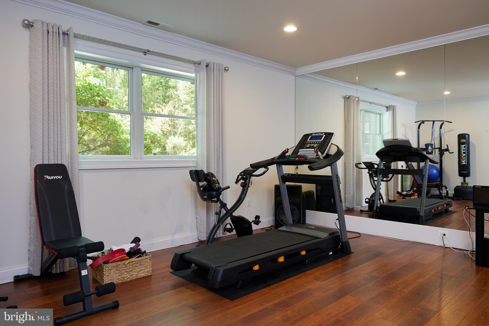 CONGRESSIONAL COUNTRY CLUB ESTATES - Residential