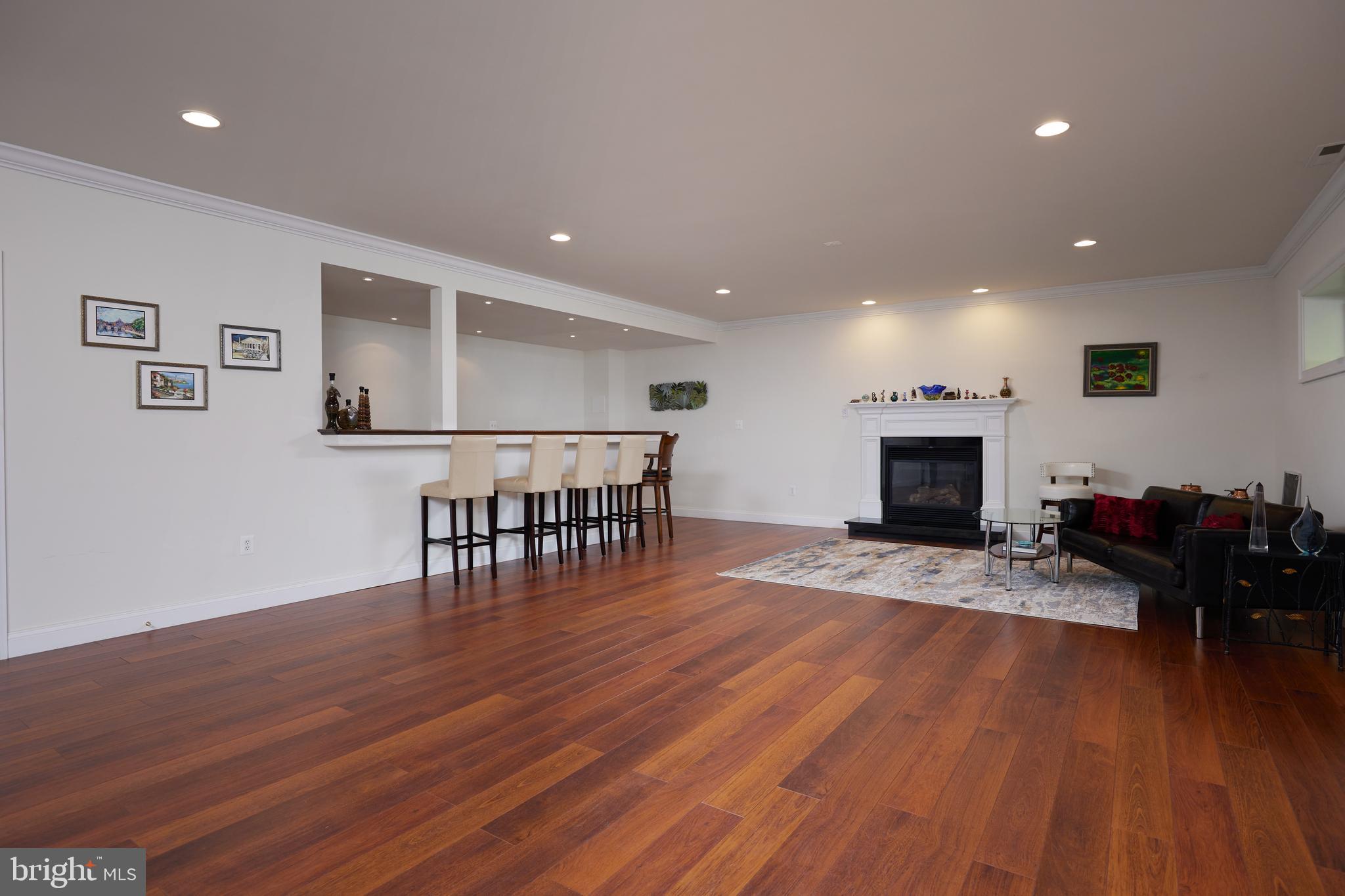 CONGRESSIONAL COUNTRY CLUB ESTATES - Residential